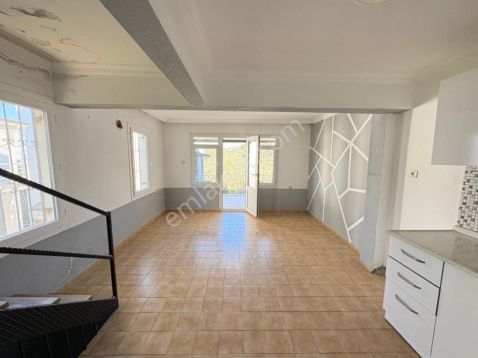 Güllük'te Deniz Manzaralı Kiralık Tripleks Villa - Görsel 9