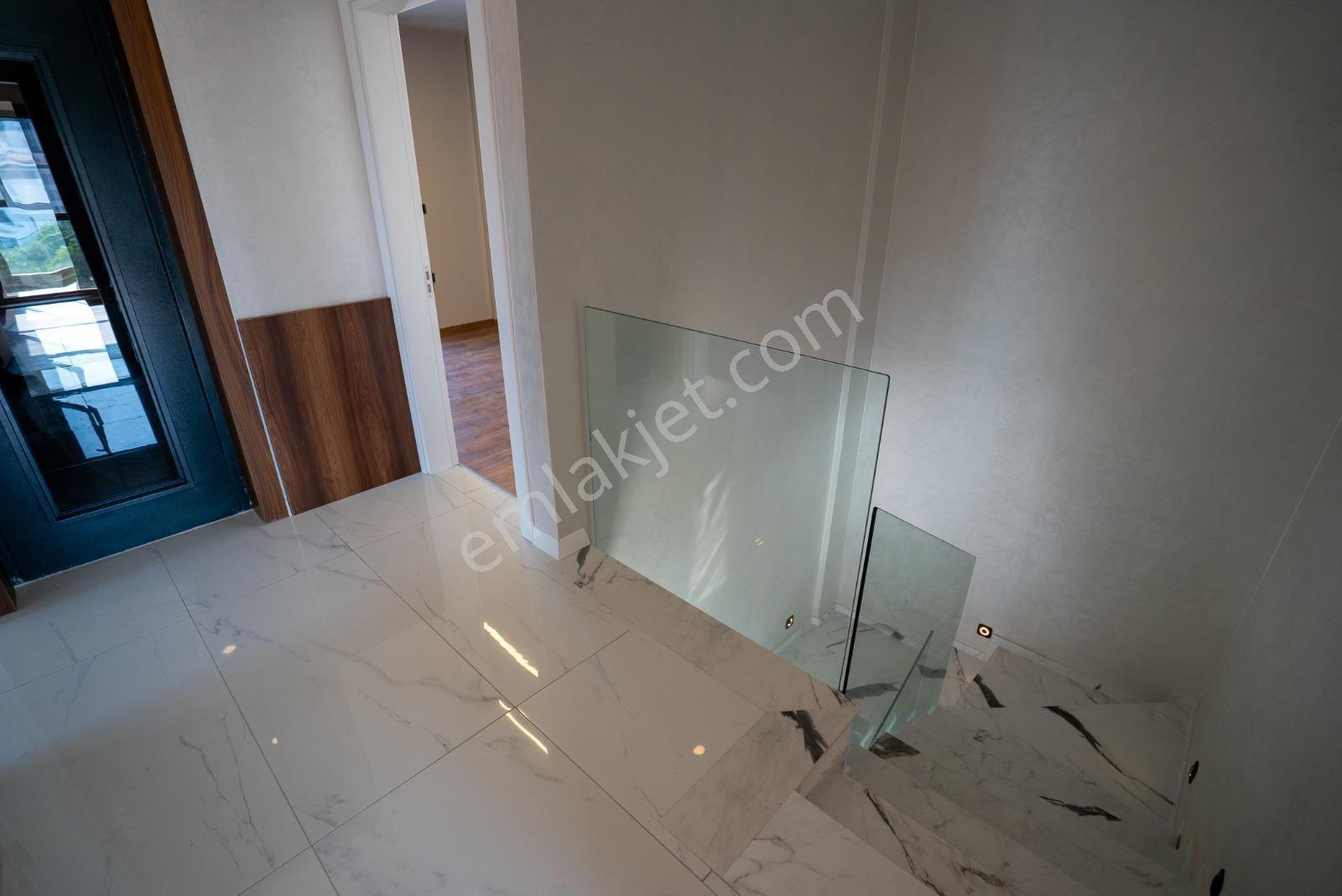 Kuşadası Değirmendere Bölgesi Acil Satılık Asansör-havuz-kapalı Otoparklı Villa - Görsel 17