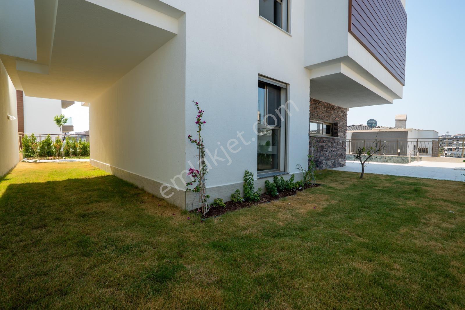Kuşadası Değirmendere Bölgesi Acil Satılık Asansör-havuz-kapalı Otoparklı Villa - Görsel 24