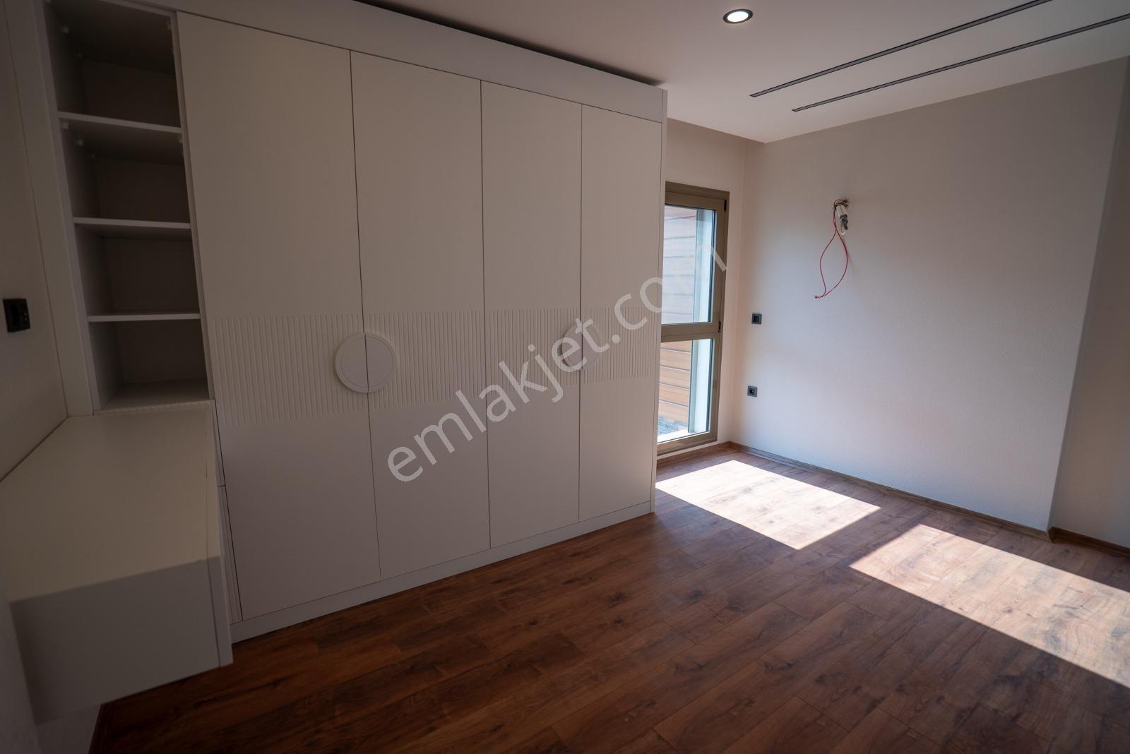 Kuşadası Değirmendere Bölgesi Acil Satılık Asansör-havuz-kapalı Otoparklı Villa - Görsel 12