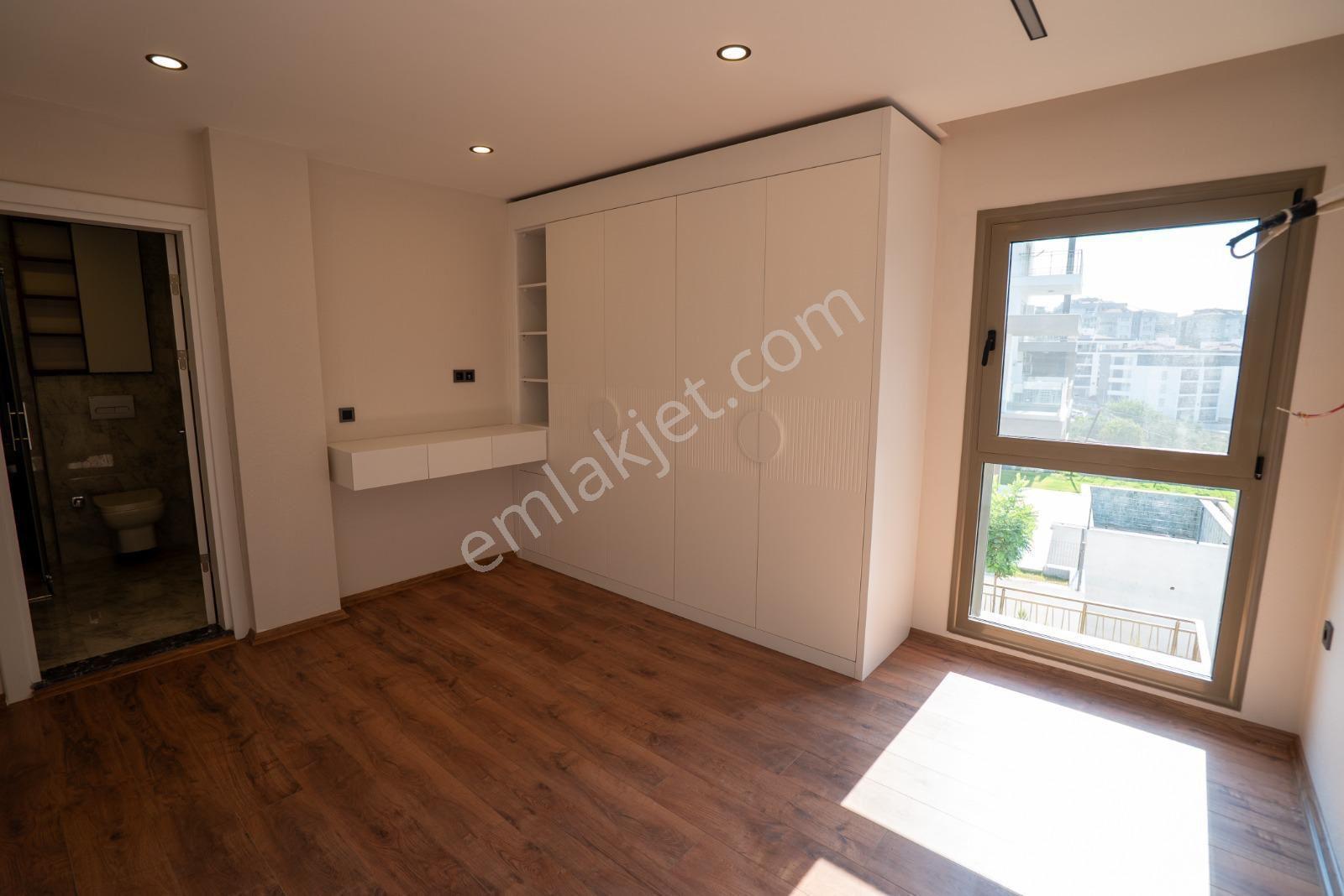 Kuşadası Değirmendere Bölgesi Acil Satılık Asansör-havuz-kapalı Otoparklı Villa - Görsel 18