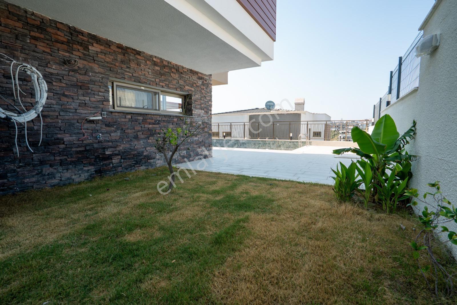Kuşadası Değirmendere Bölgesi Acil Satılık Asansör-havuz-kapalı Otoparklı Villa - Görsel 19