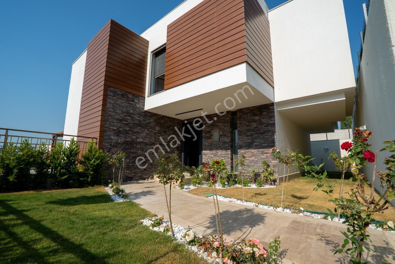 Kuşadası Değirmendere Bölgesi Acil Satılık Asansör-havuz-kapalı Otoparklı Villa - Görsel 22