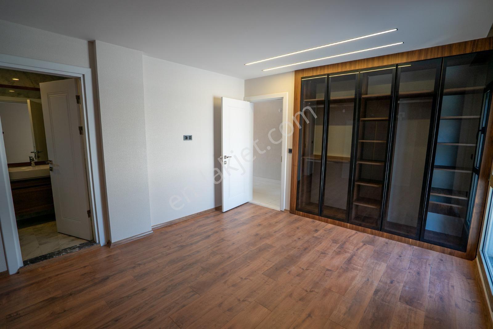 Kuşadası Değirmendere Bölgesi Acil Satılık Asansör-havuz-kapalı Otoparklı Villa - Görsel 9
