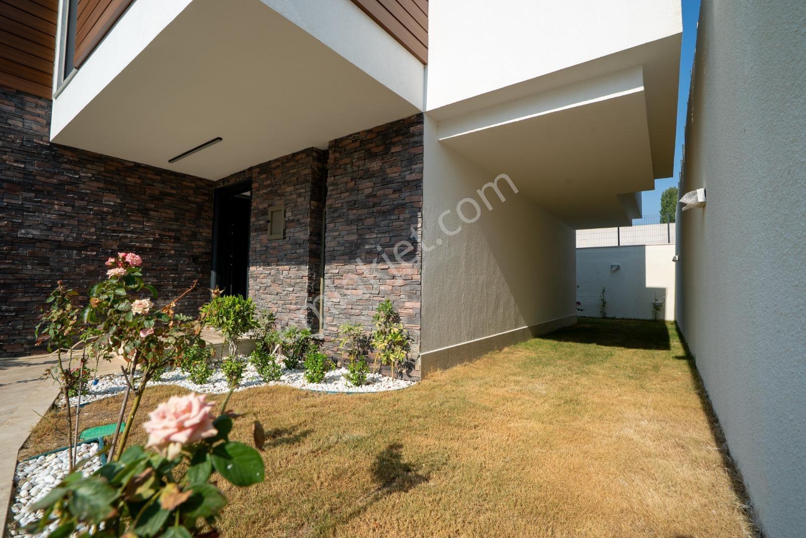 Kuşadası Değirmendere Bölgesi Acil Satılık Asansör-havuz-kapalı Otoparklı Villa - Görsel 21