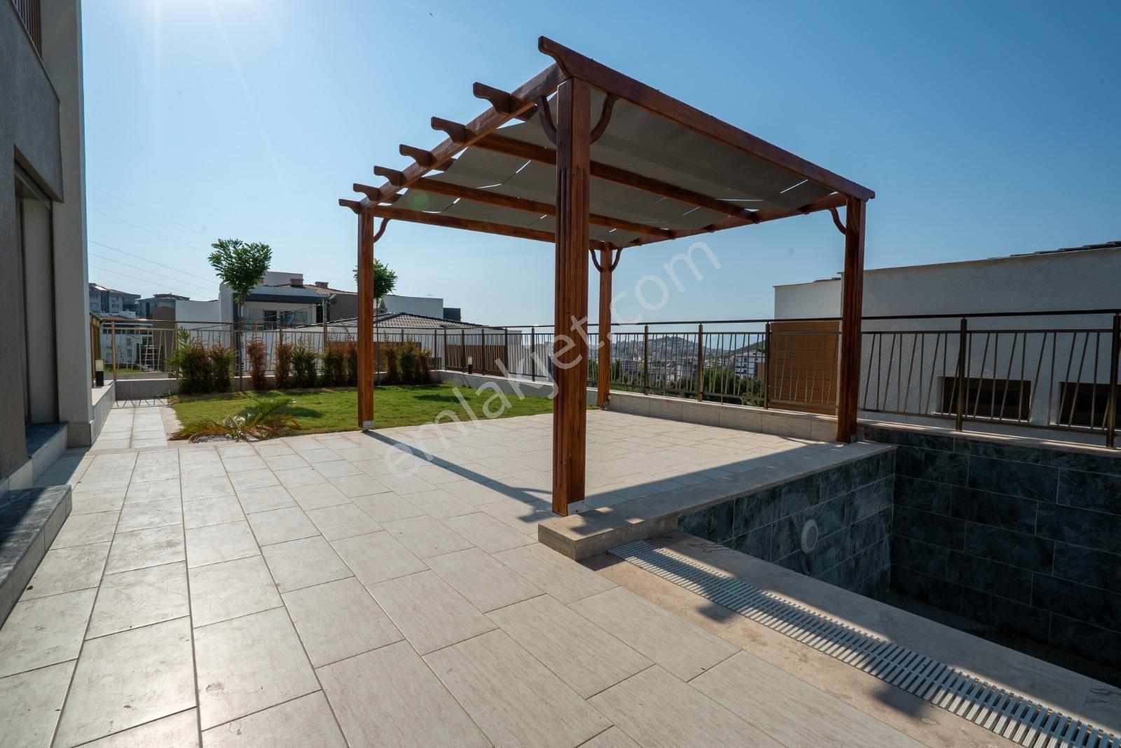 Kuşadası Değirmendere Bölgesi Acil Satılık Asansör-havuz-kapalı Otoparklı Villa - Görsel 28