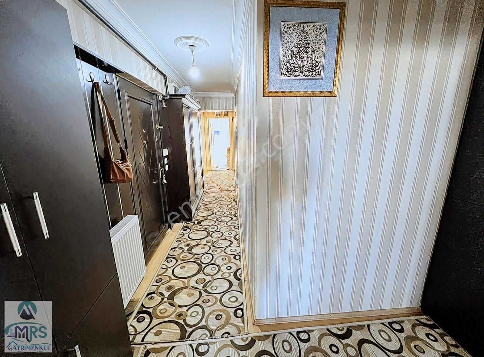Mrs'den Mithatpaşa Cad. Ara Kat Çift Cephe Satılık 3+1 Daire