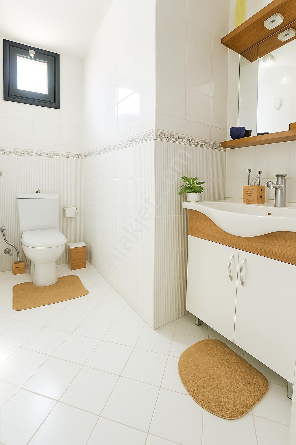 Alaçatı Çamlık Yolu’nda, Site İçerisinde , Müstakil Girişli, Geniş Bahçeli Ve Havuzlu Villa - Görsel 25