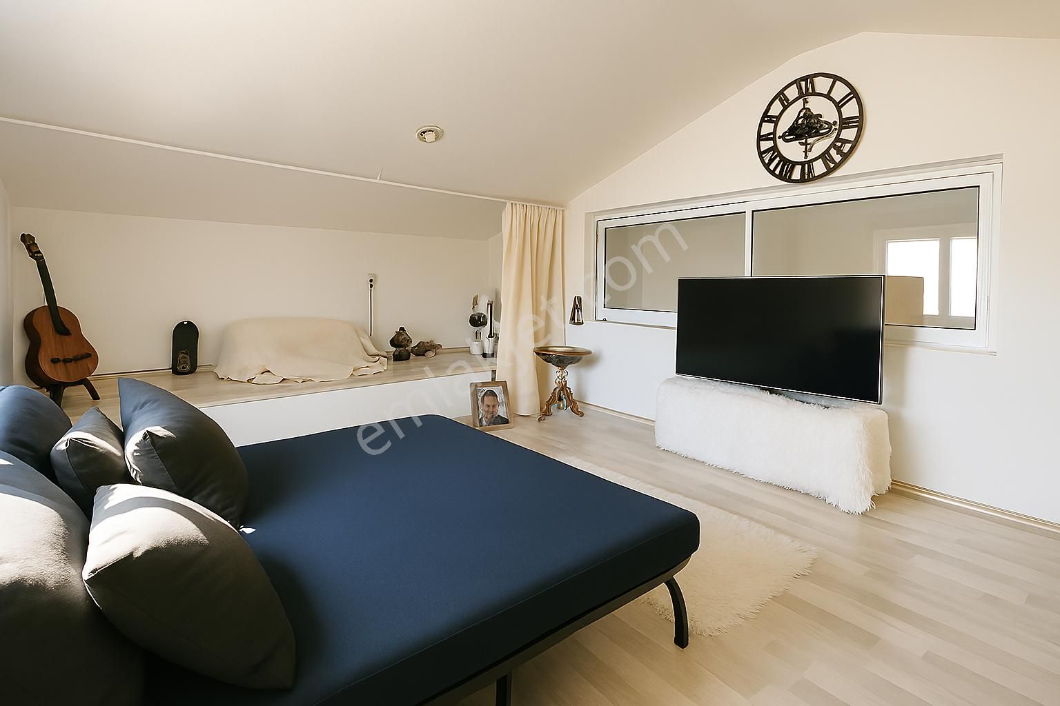 Alaçatı Çamlık Yolu’nda, Site İçerisinde , Müstakil Girişli, Geniş Bahçeli Ve Havuzlu Villa - Görsel 24