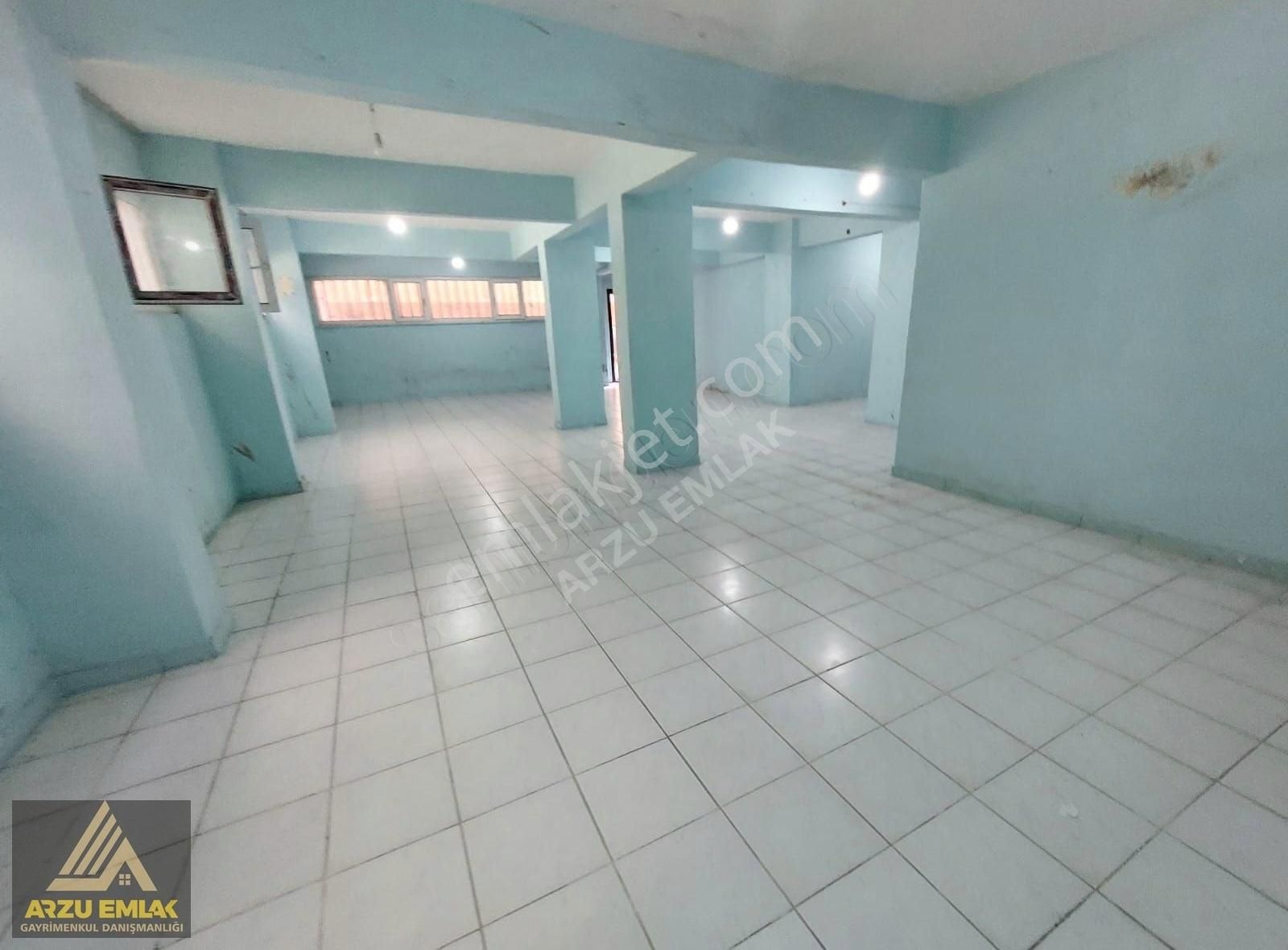 Arzu Emlak'tan Gazi Mah.düz Girişli Kiralık Atölye Dükkan