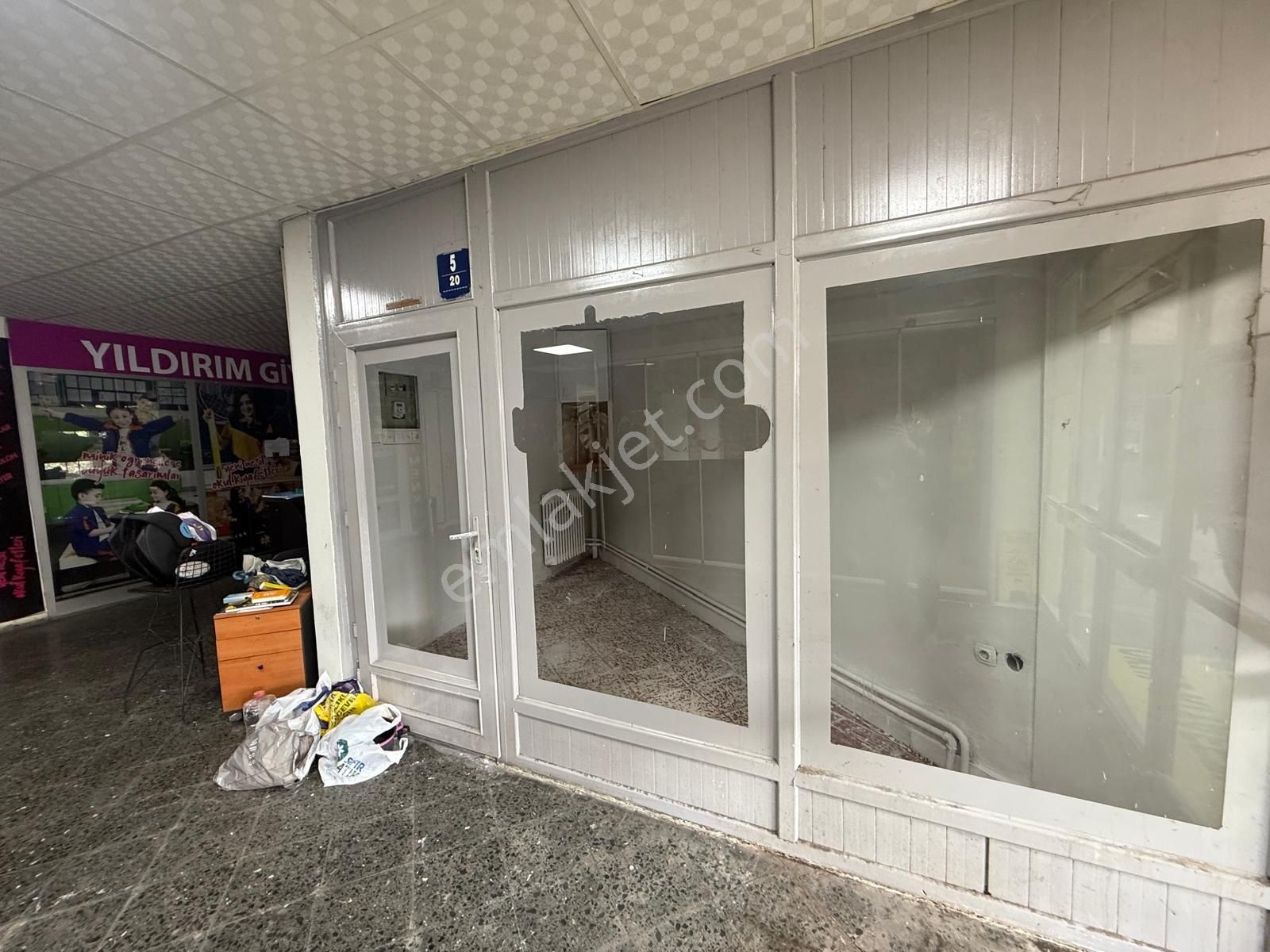 Eryaman Betontaş İş Merkezinde Kiralık Dükkan