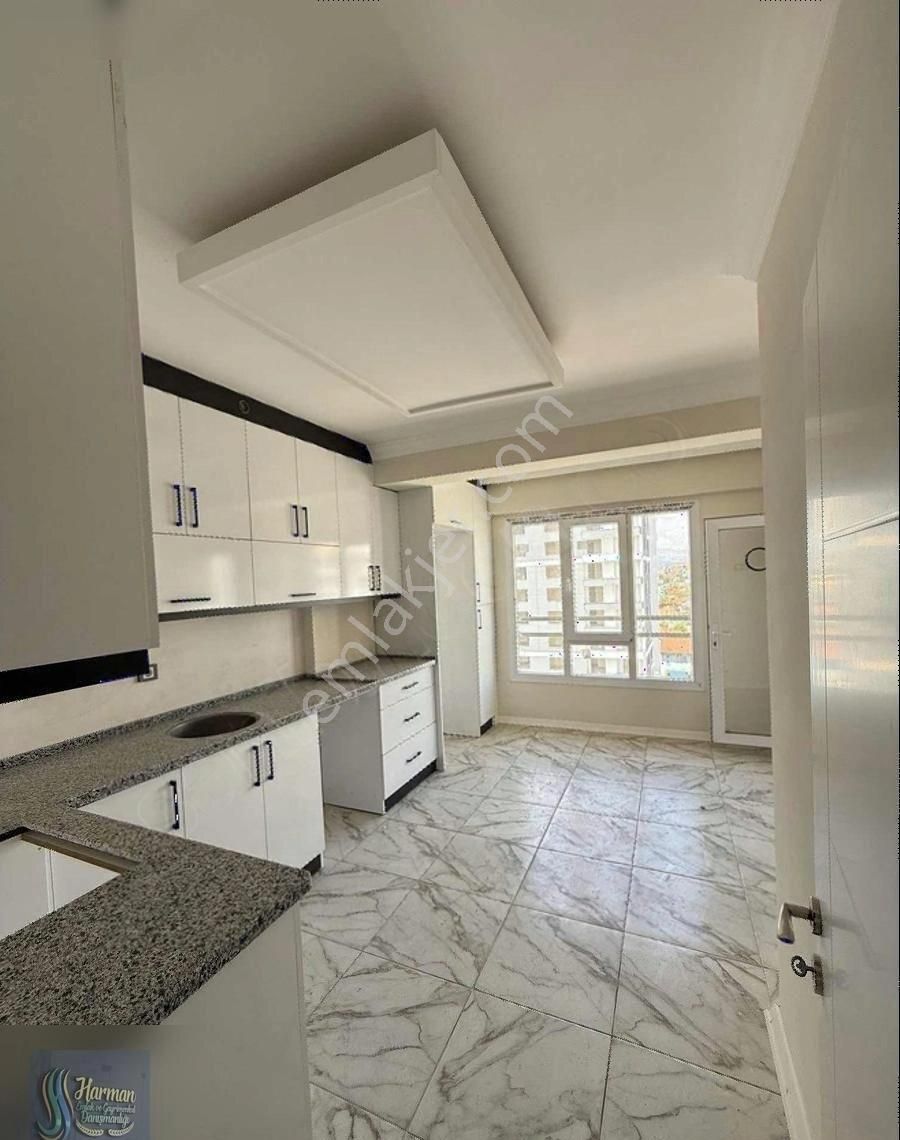 Masal Diyarı Yakını 200m2 4+1 Daire Mutfak Dolabı Vestiyer Dahil - Görsel 3