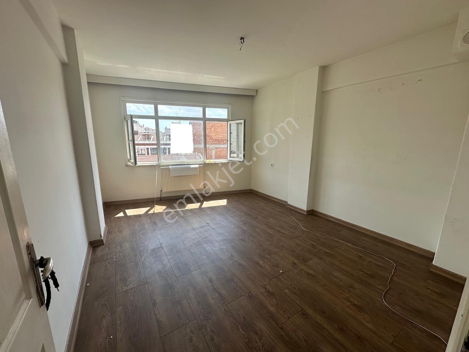 Loft 'tan Sefaköy Merkezde 2+1 90m2 Kiralık Daire