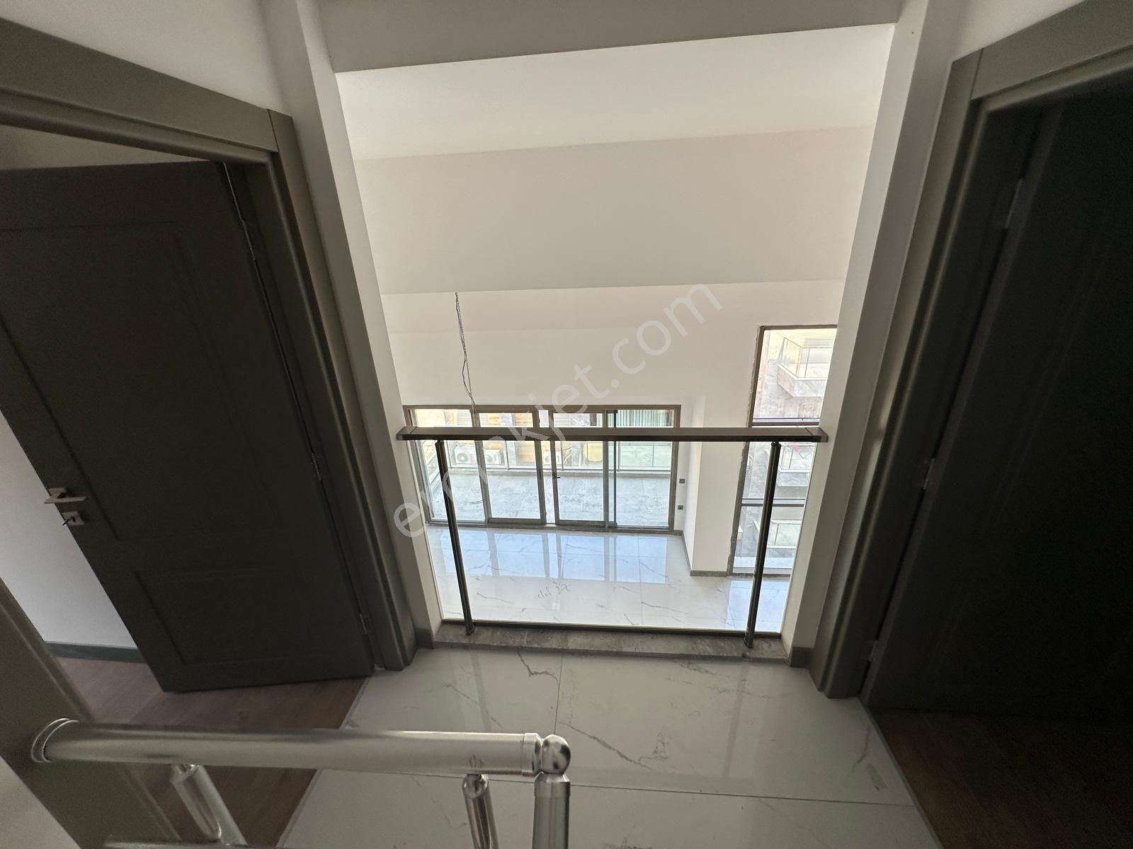 Kuşadası Ege Mahallesinde Elit Residansta 3+1 165m2 Fırsat Loft Lux Daire - Görsel 11