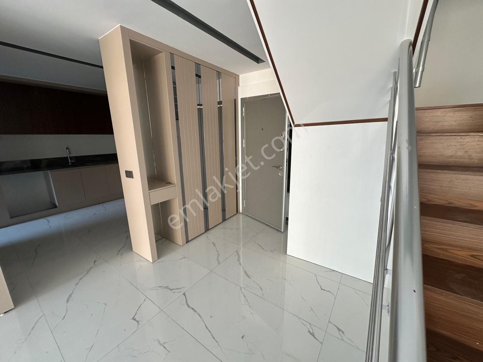 Kuşadası Ege Mahallesinde Elit Residansta 3+1 165m2 Fırsat Loft Lux Daire - Görsel 14