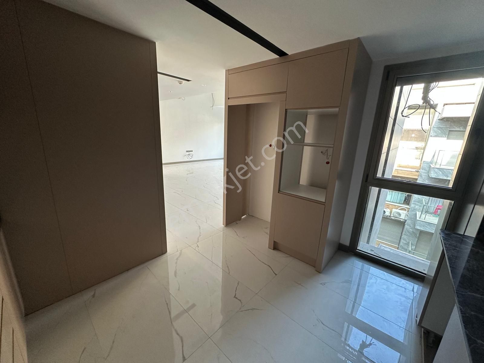 Kuşadası Ege Mahallesinde Elit Residansta 3+1 165m2 Fırsat Loft Lux Daire - Görsel 23