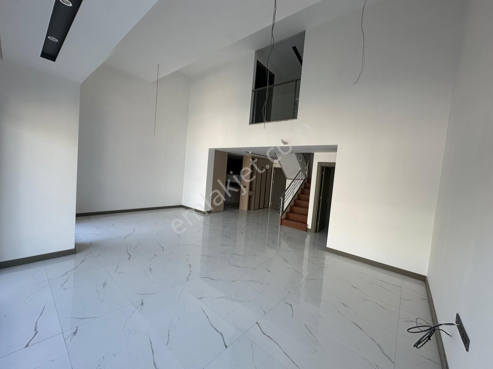 Kuşadası Ege Mahallesinde Elit Residansta 3+1 165m2 Fırsat Loft Lux Daire - Görsel 10