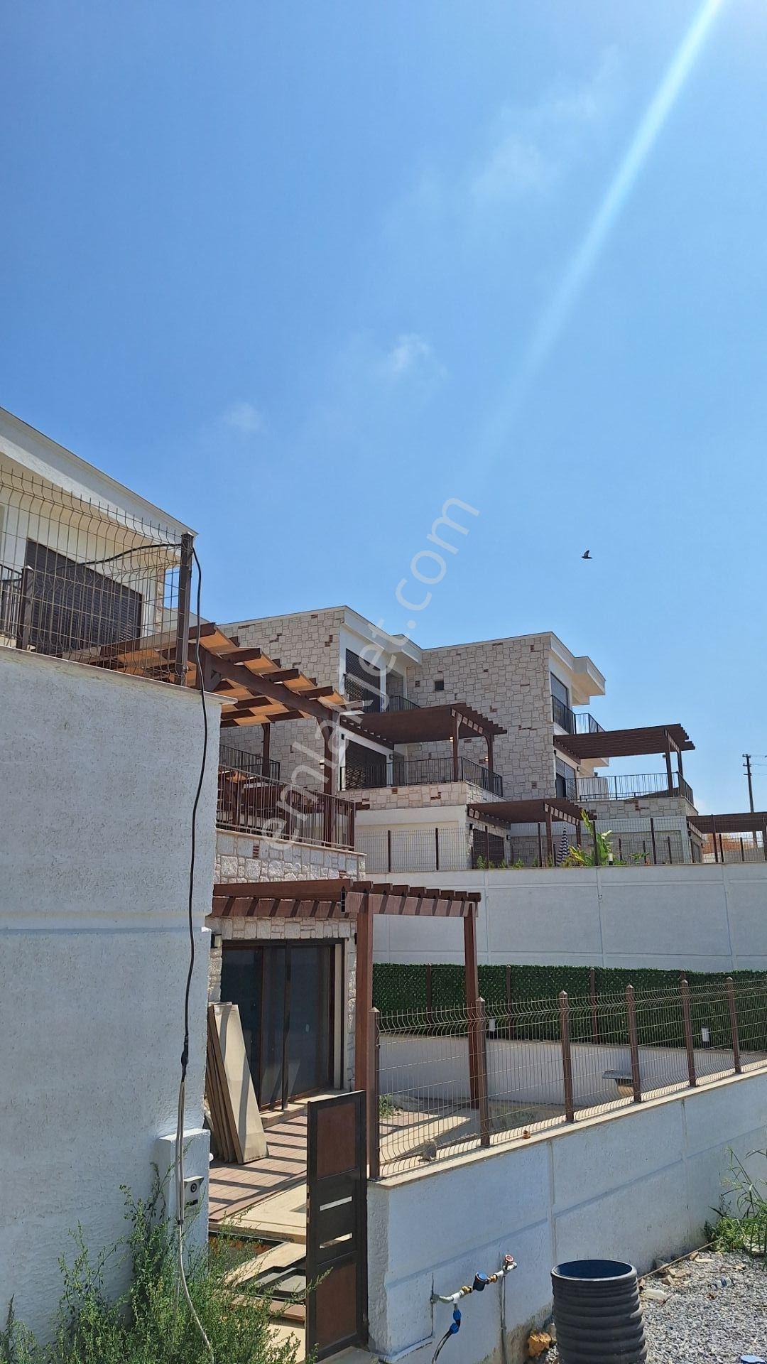 Kuşadası Soğucak Mevkinde Deniz Manzaralı Dublex Daire - Görsel 2