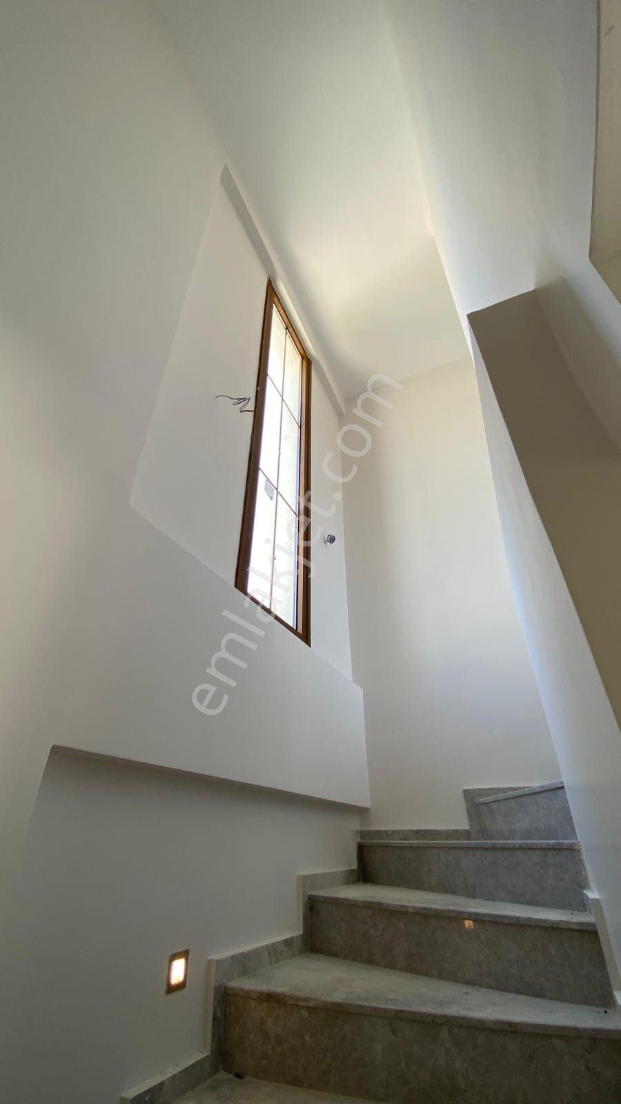 Kuşadası Soğucak Mevkinde Deniz Manzaralı Dublex Daire - Görsel 12