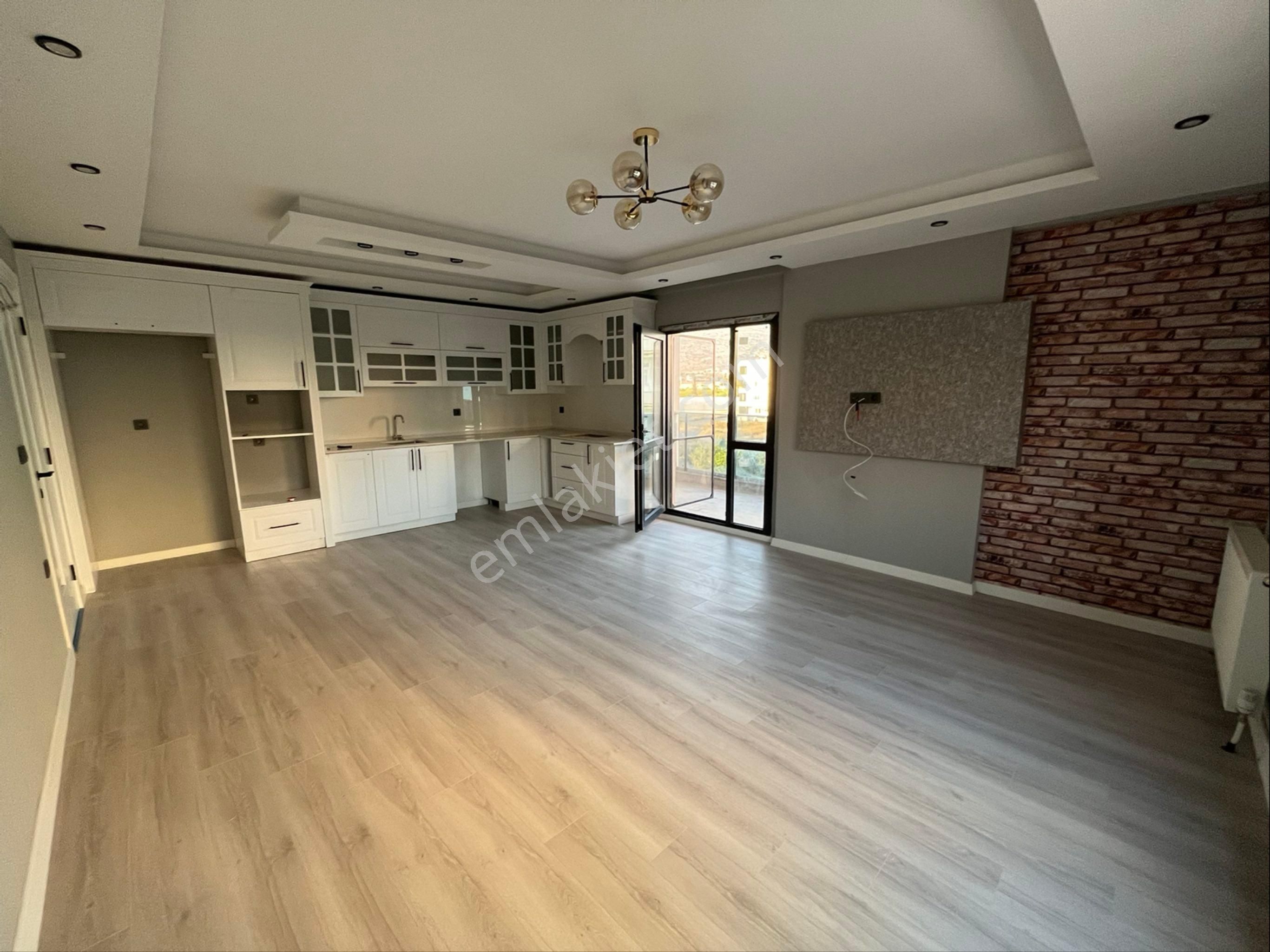 Site İçi Satılık 4+1 Daire