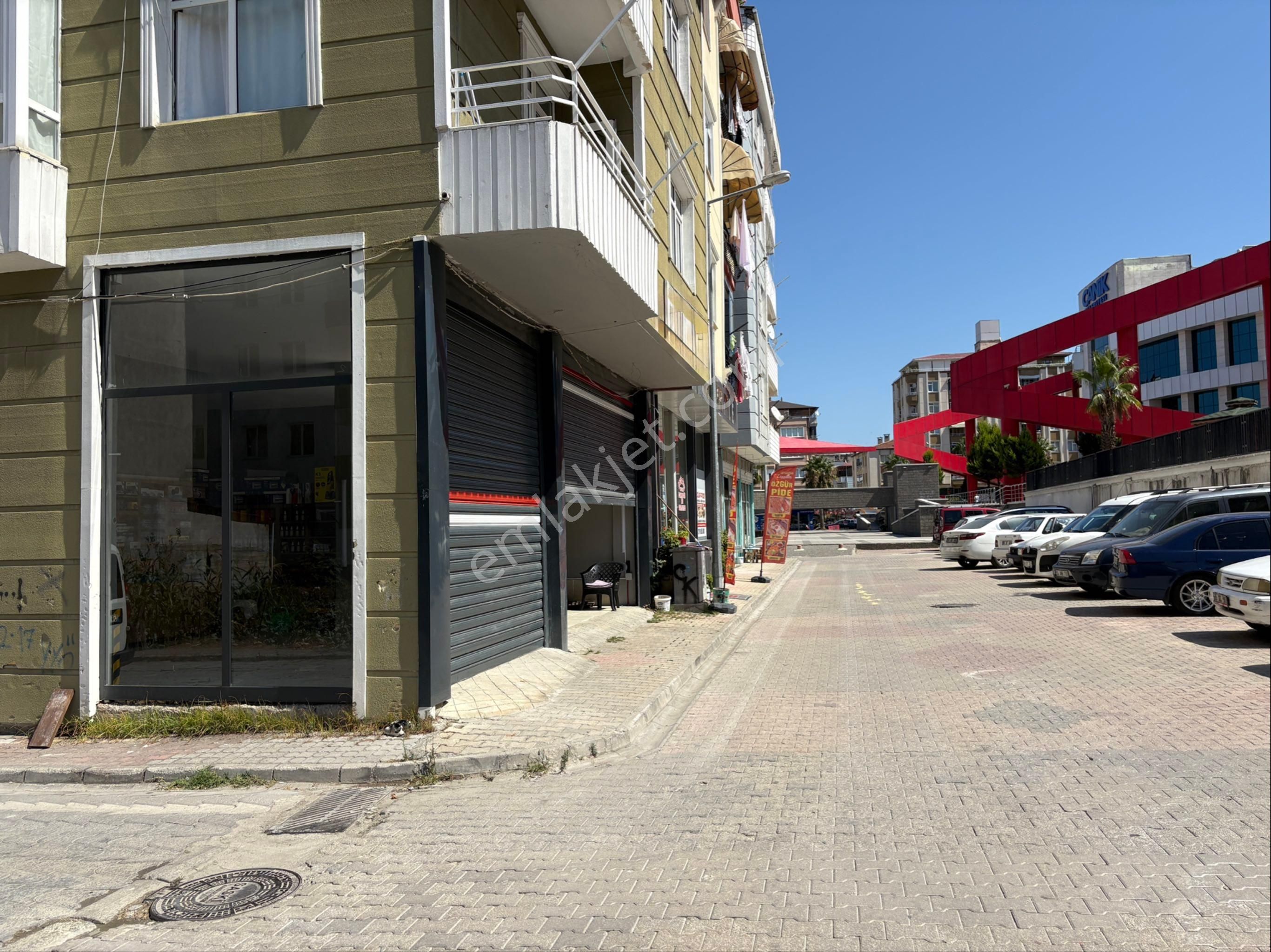 Canik Belediyesi Yan Kiracılı Satılık Dükkan