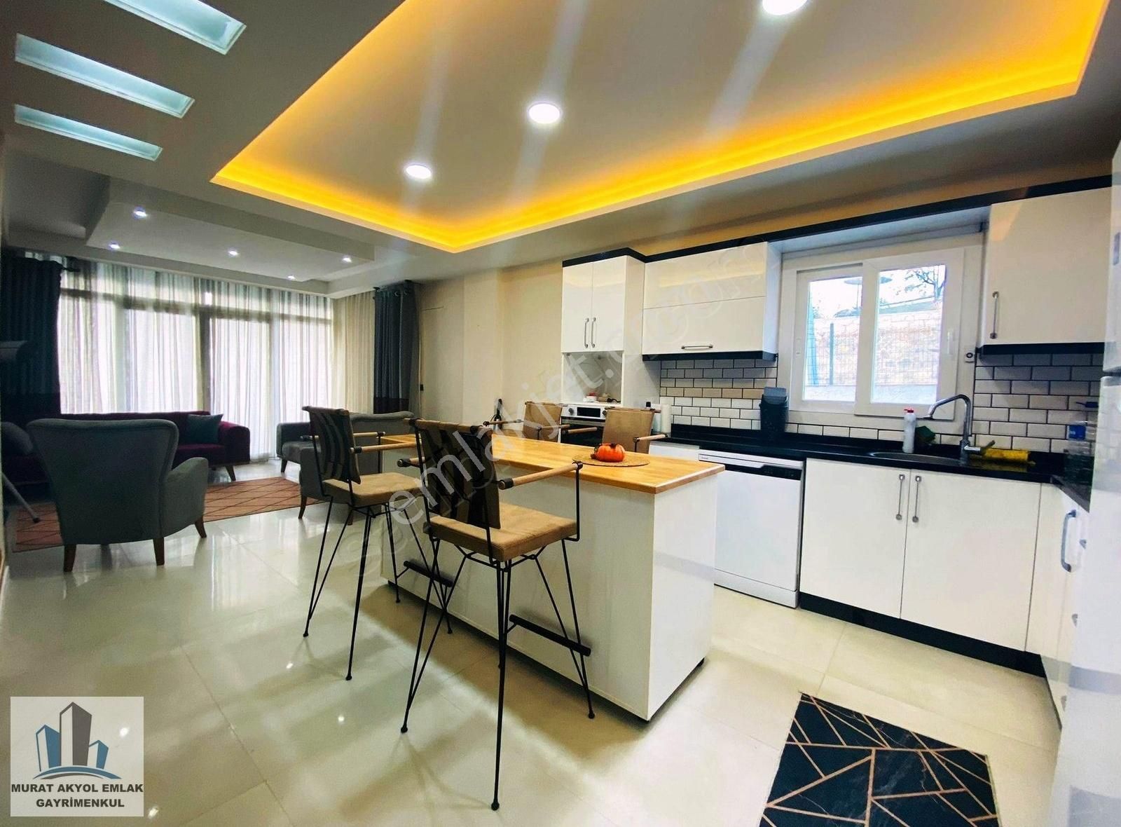 Kuşadası Soğucak'ta Sıfır Dubleks Site İçerisinde Havuzlu Villa