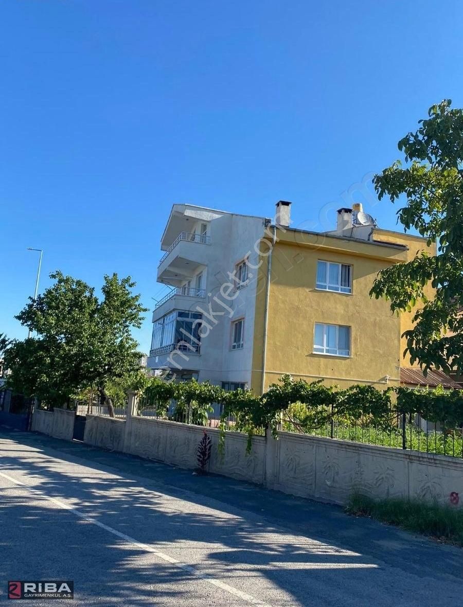 Bahçelievler'de Müstakil Ev Tadında 6+1 Dubleks Daire - Görsel 13