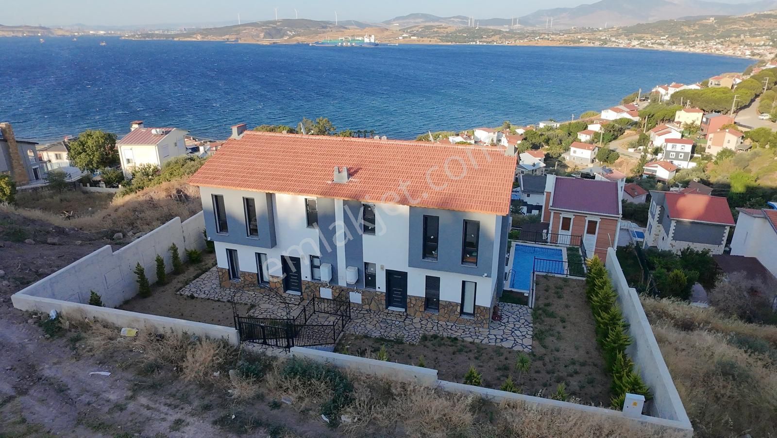 Remax Arma'dan Yenifoça Donatkent’te Denıze Yakın Ve Manzaralı, Özel Havuzlu 4+2 Lüks Vılla