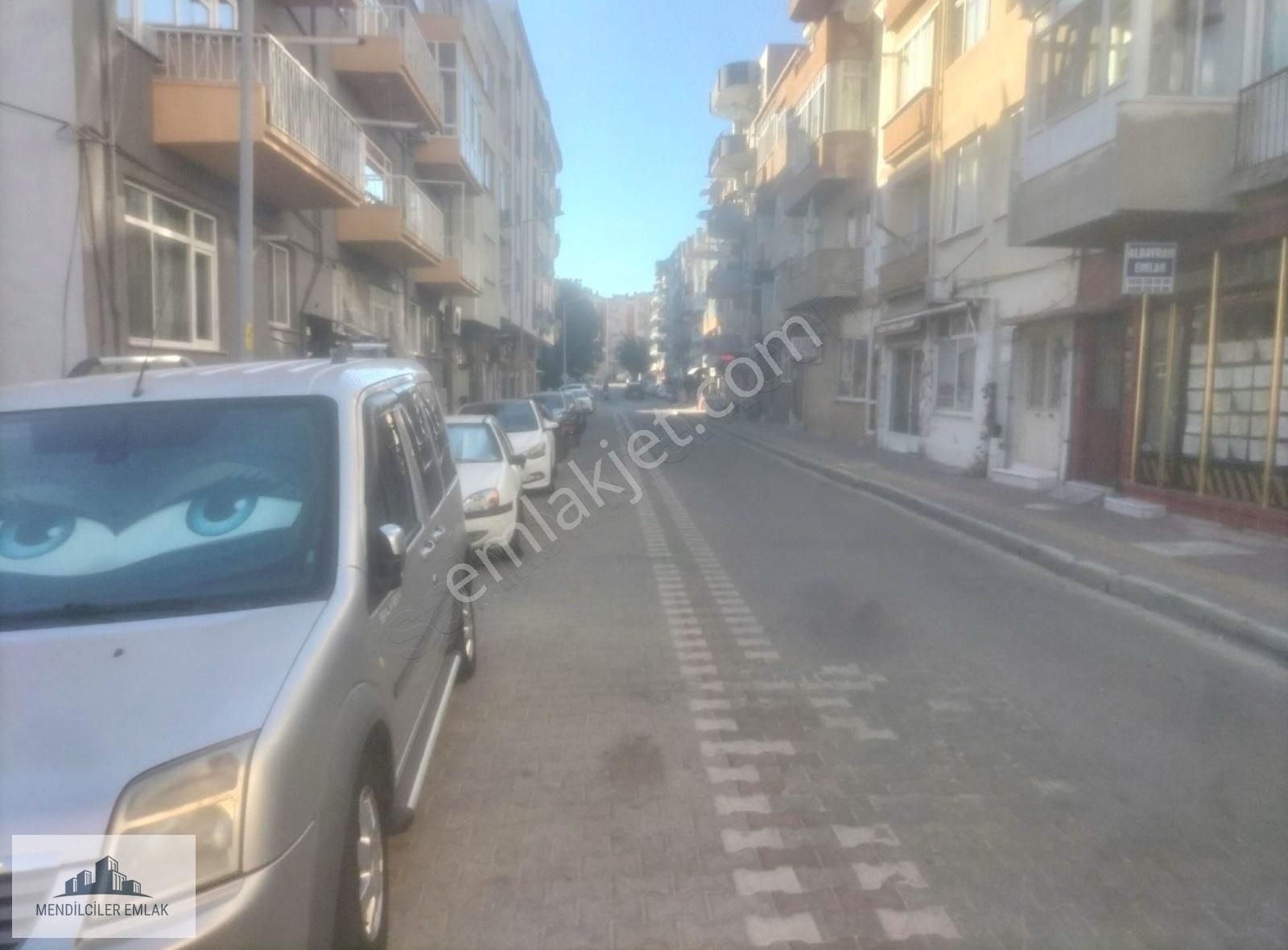 Cevatpaşa Zübeyde Hanım Sokakda Geniş 2+1daire