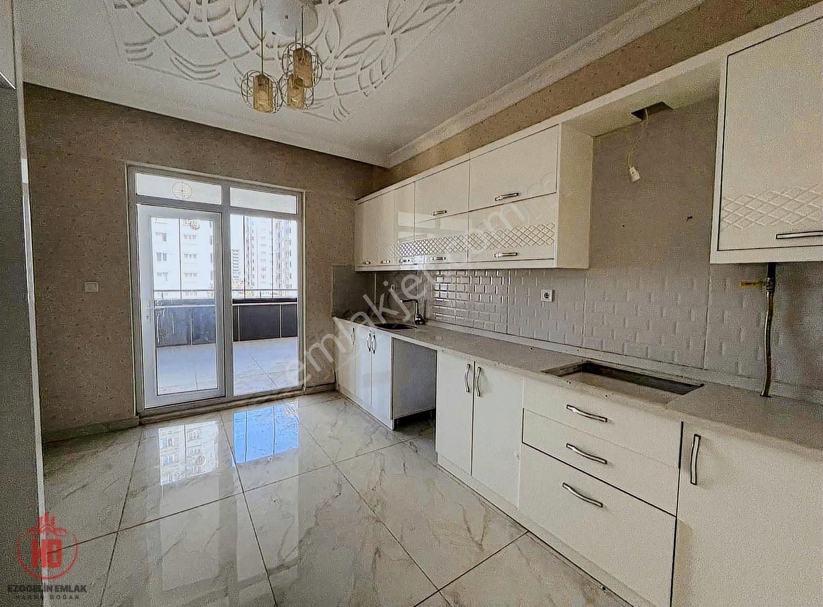 Ezogelinden Mavikent Mah. Ara Kat Kiralık 3+1 K.bahçeli Daire.!!