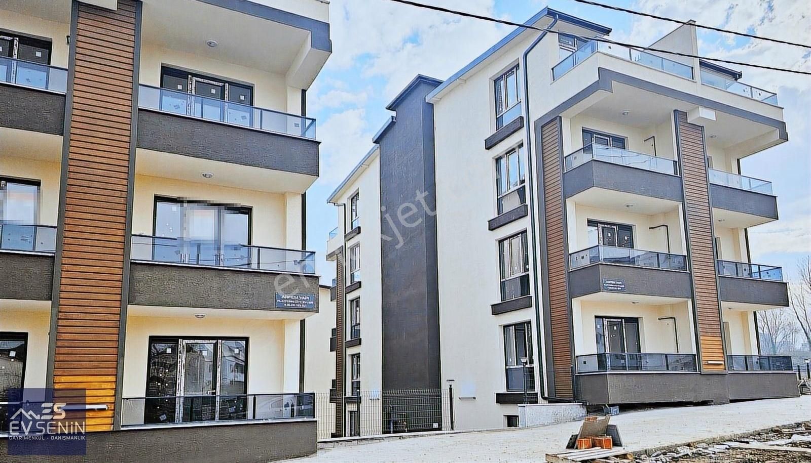 Başiskele Yaylacık Mh.'de Kiralık 1+1 Site İçi Lüks Daire
