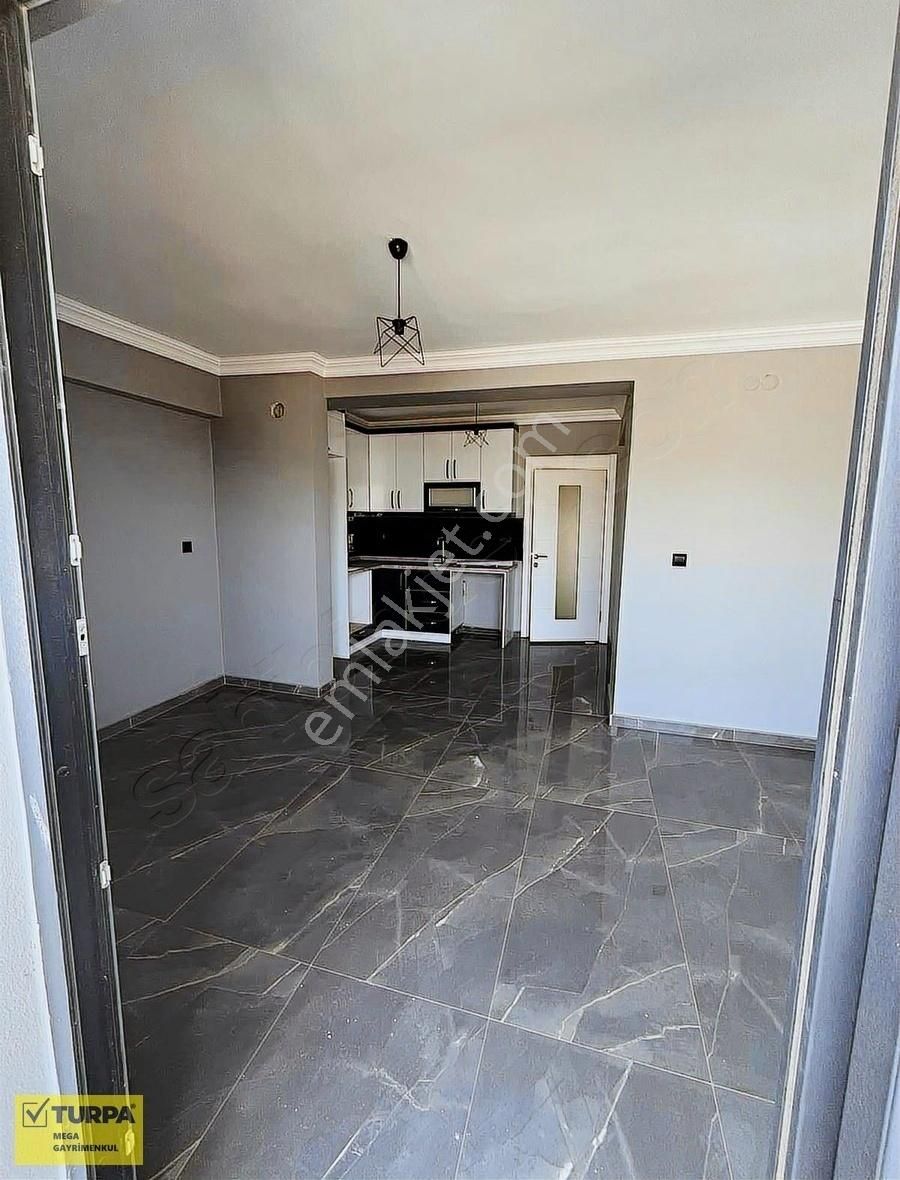 Soğukkuyu Bayraklı Merkezi Bölgede Satılık 2+1 Geniş 82m2 Daire