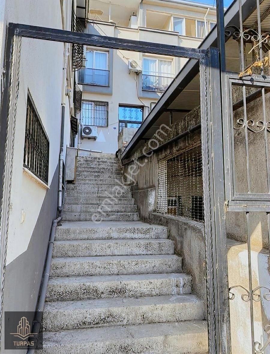 Çiğli Maltepe'de Paşakule Yakınında 2+1 Kapalı Mutfak