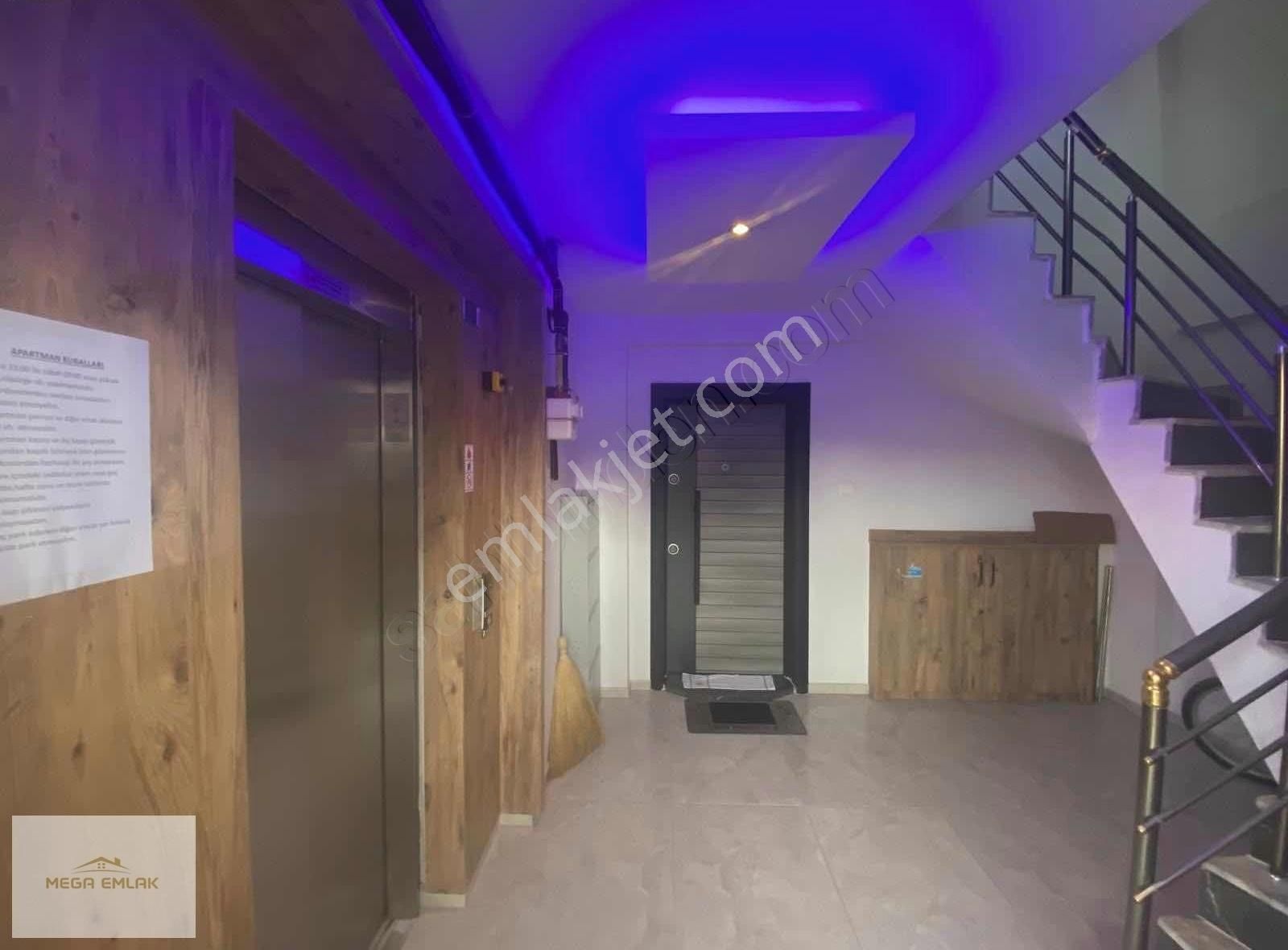 Mega Emlaktan Satılık 2+1 Açık Mutfak Geniş Daire