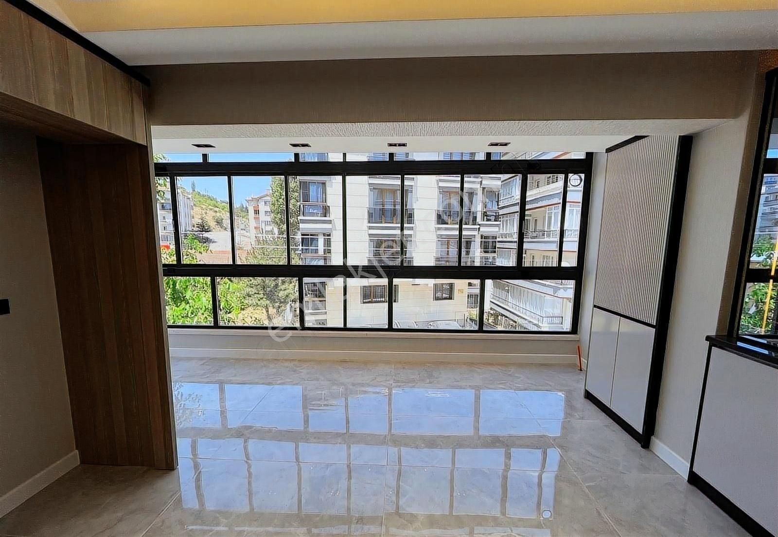 Karaoğlu Gayrimenkul'den Karakaya Mahallesinde 3+1 Daire