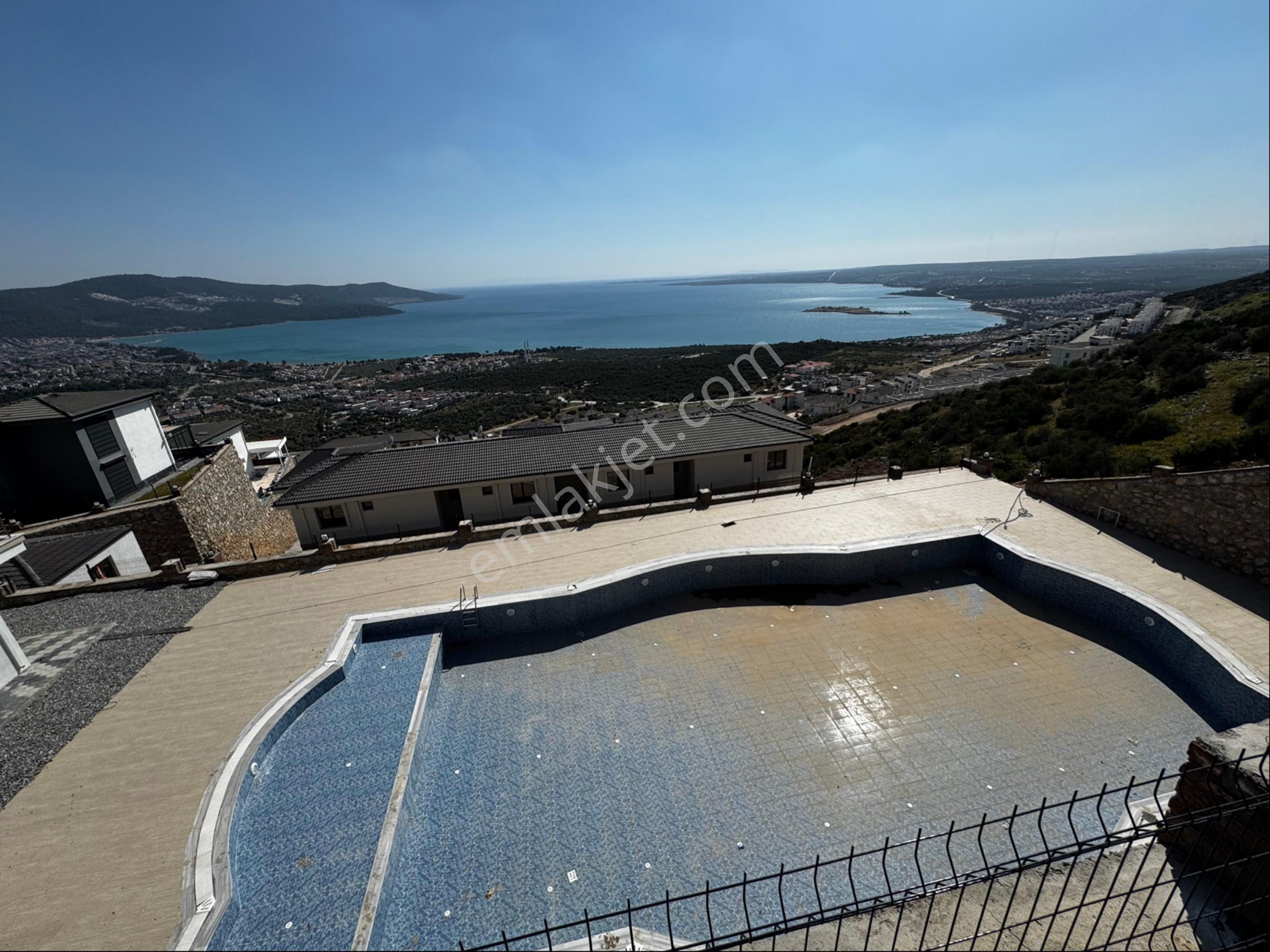 Akbükte Sıfır Deniz Manzaralı Havuzlu Nezih Site İçinde 2+1 Dairemiz Satışta - Görsel 2