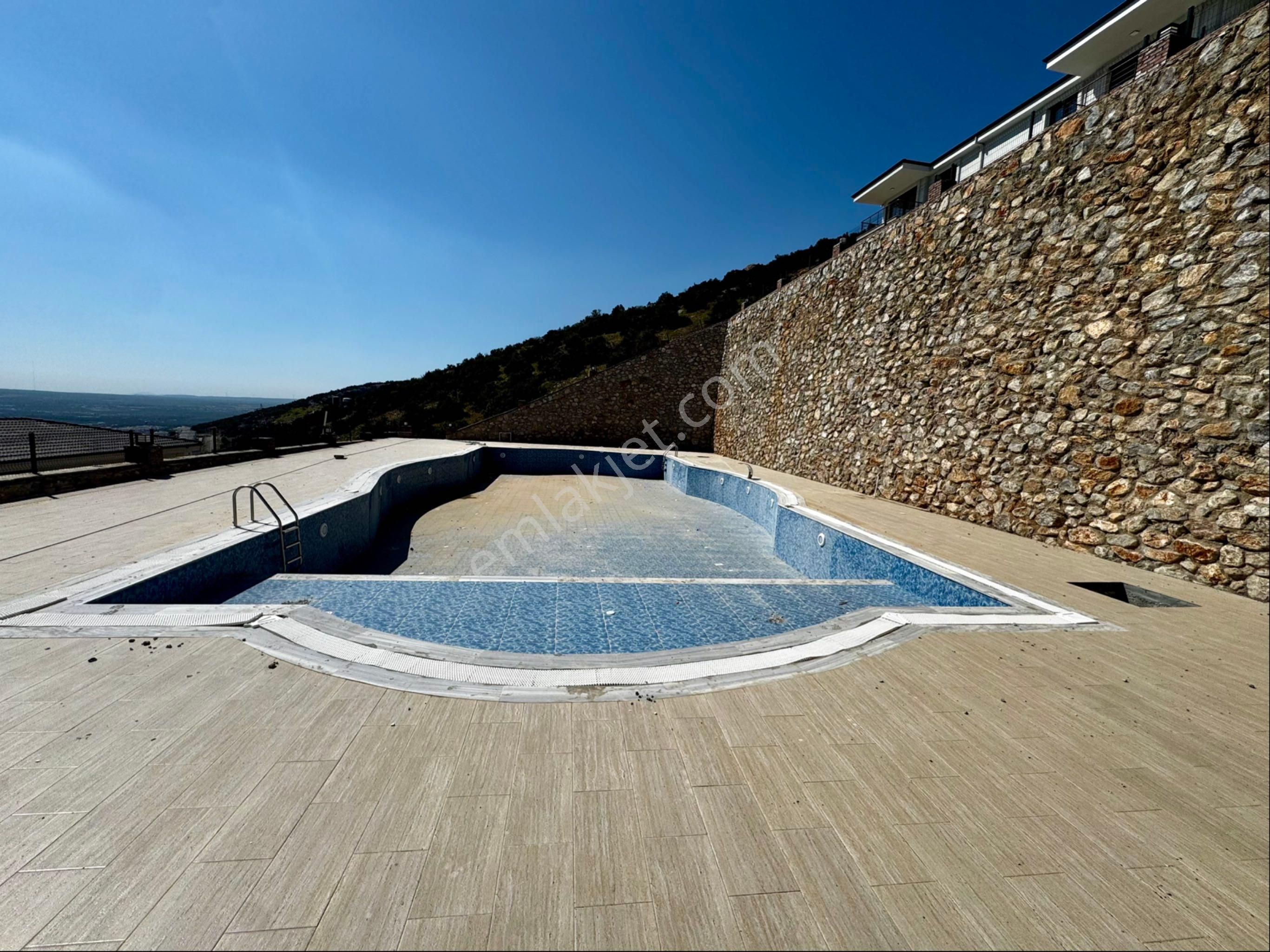 Akbükte Sıfır Deniz Manzaralı Havuzlu Nezih Site İçinde 2+1 Dairemiz Satışta - Görsel 10