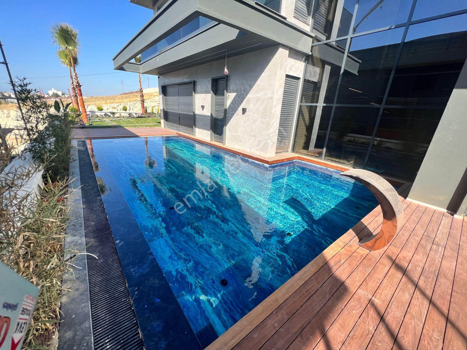 Kuşadası Soğucak'ta Deniz Manzaralı 4+1 Villa - Görsel 2