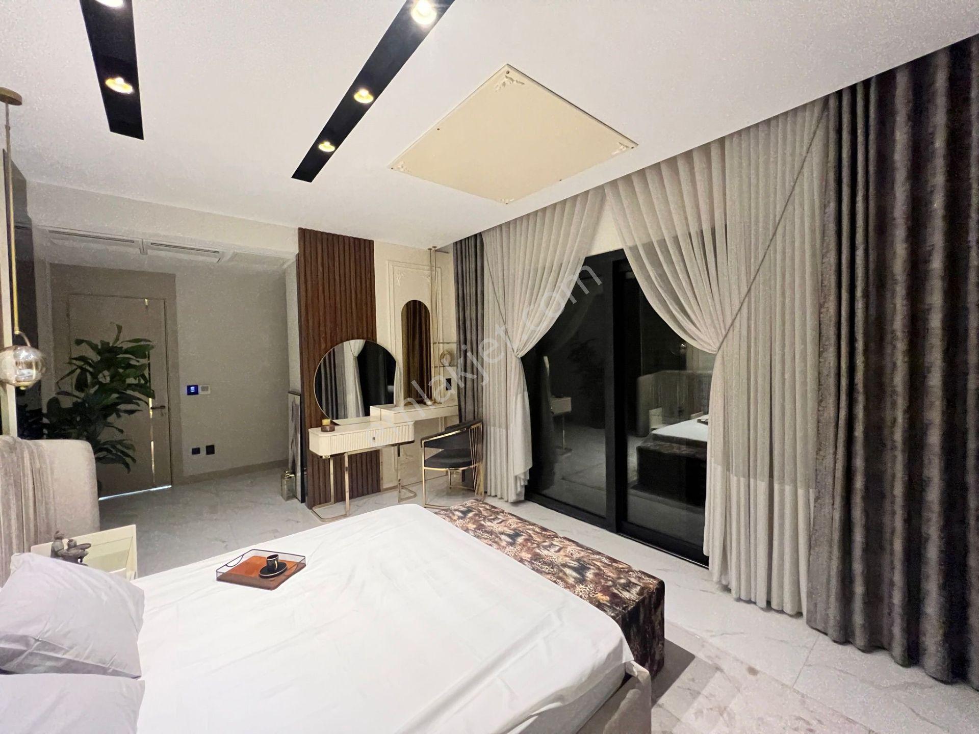 Kuşadası Soğucak'ta Deniz Manzaralı 4+1 Villa - Görsel 30