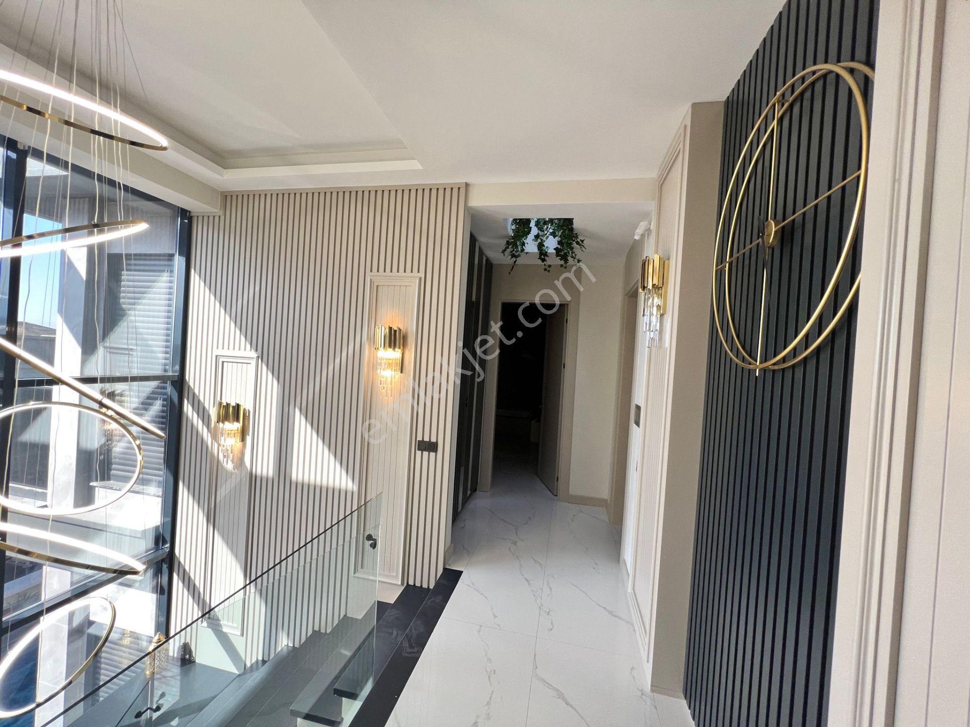 Kuşadası Soğucak'ta Deniz Manzaralı 4+1 Villa - Görsel 19