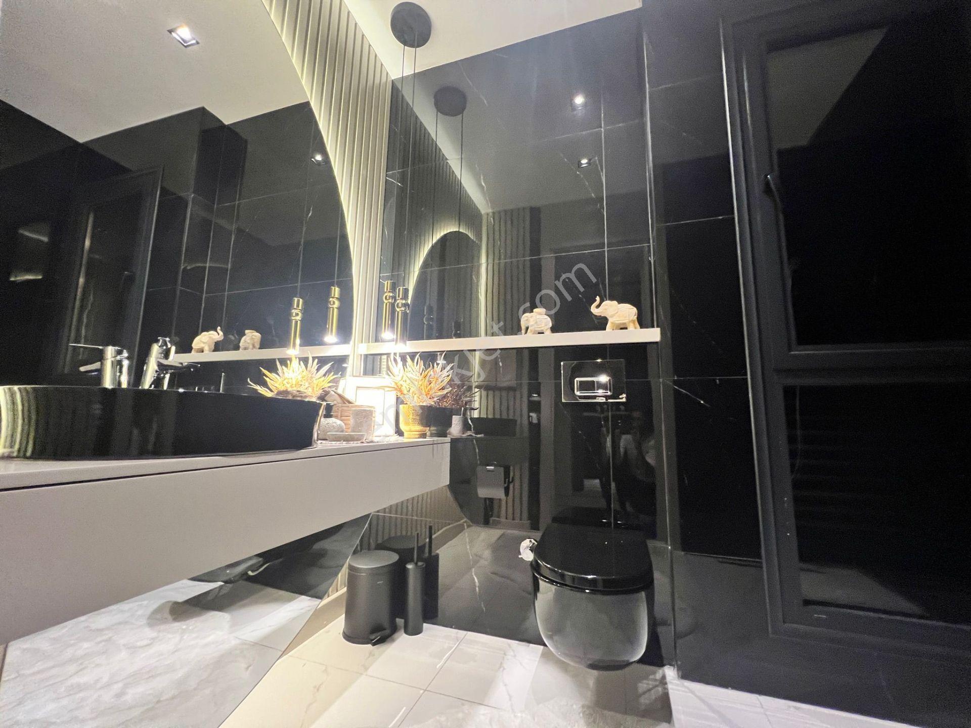 Kuşadası Soğucak'ta Deniz Manzaralı 4+1 Villa - Görsel 28