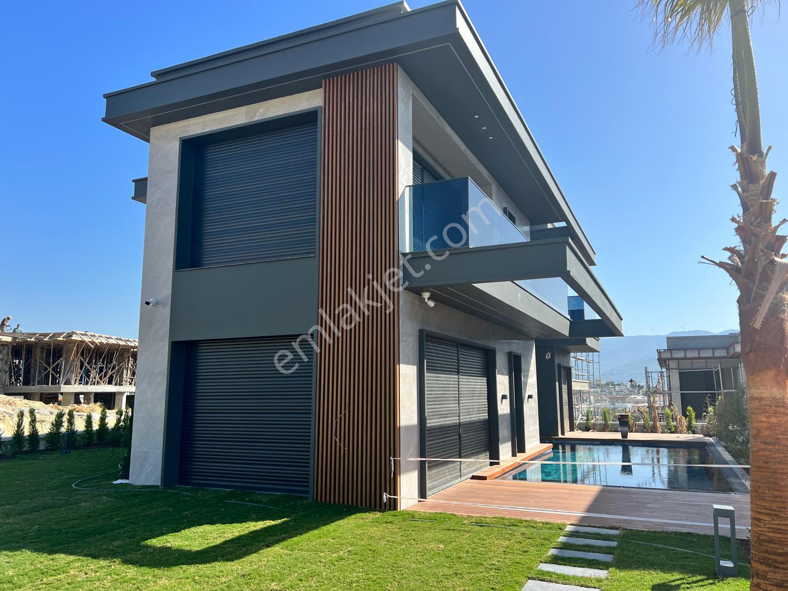 Kuşadası Soğucak'ta Deniz Manzaralı 4+1 Villa - Görsel 3