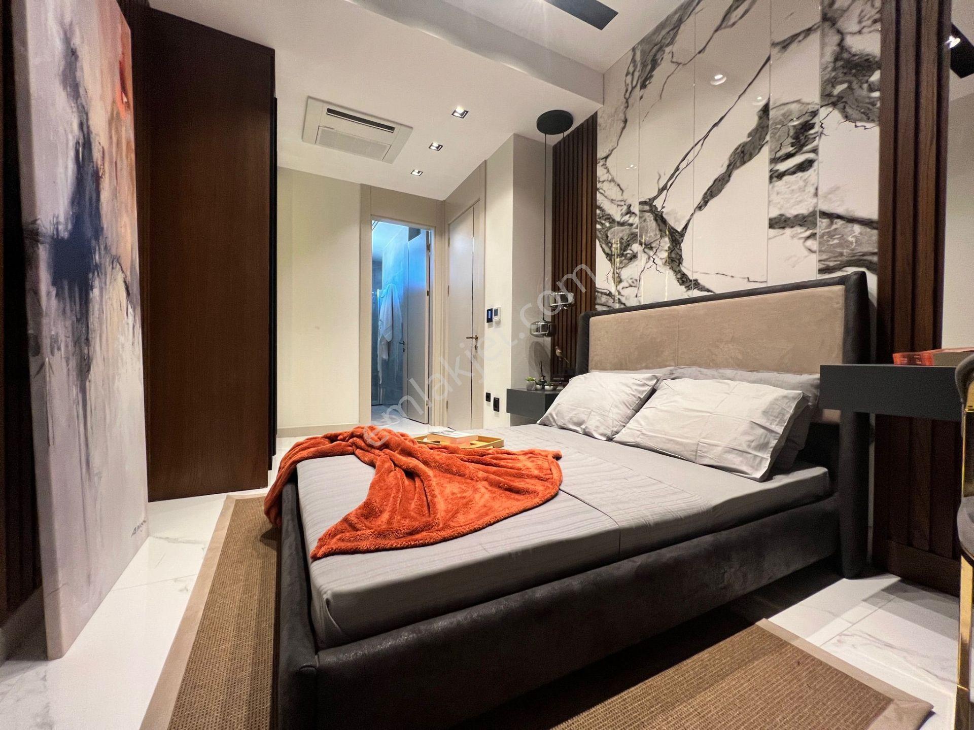 Kuşadası Soğucak'ta Deniz Manzaralı 4+1 Villa - Görsel 32