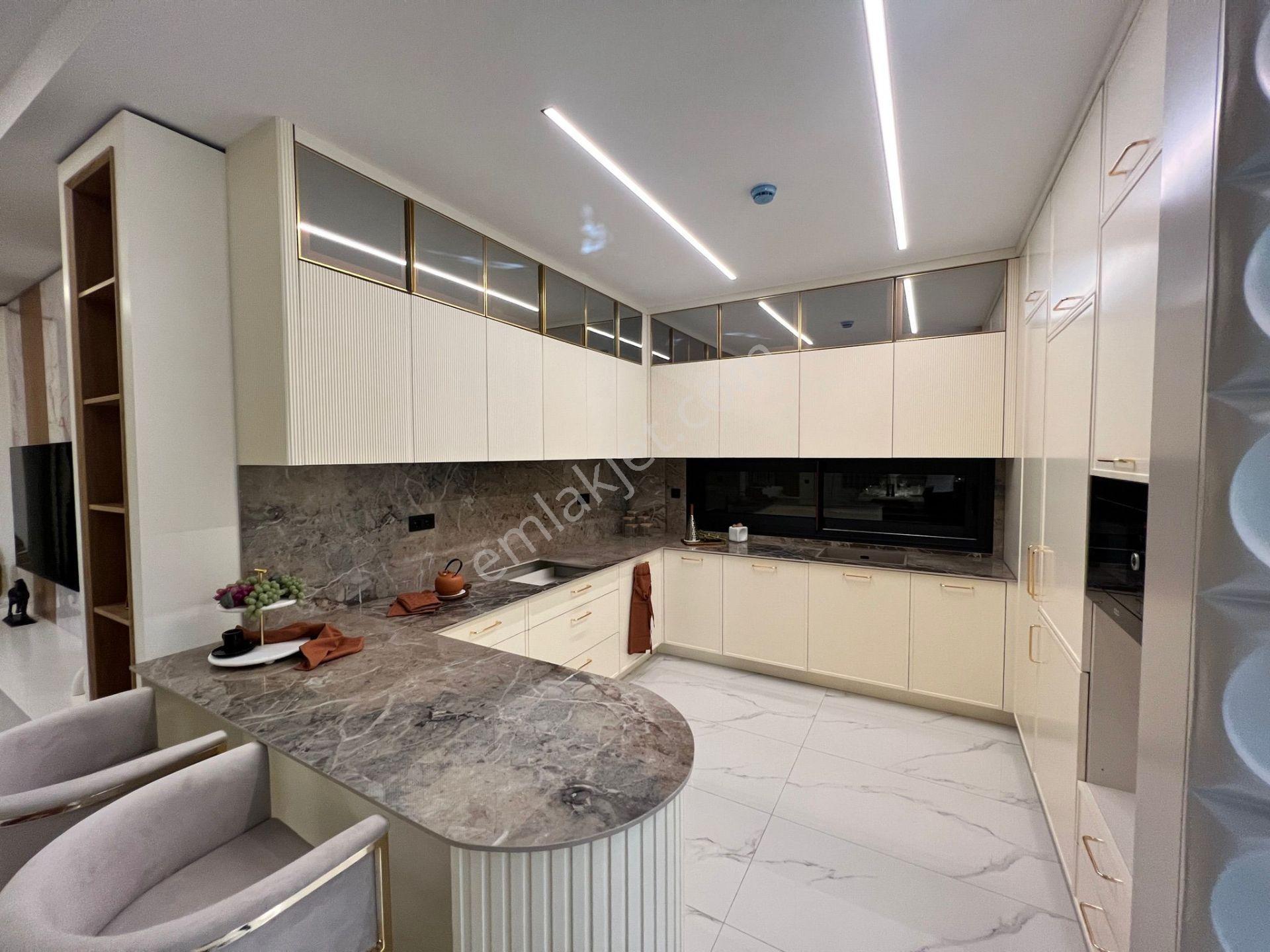 Kuşadası Soğucak'ta Deniz Manzaralı 4+1 Villa - Görsel 12