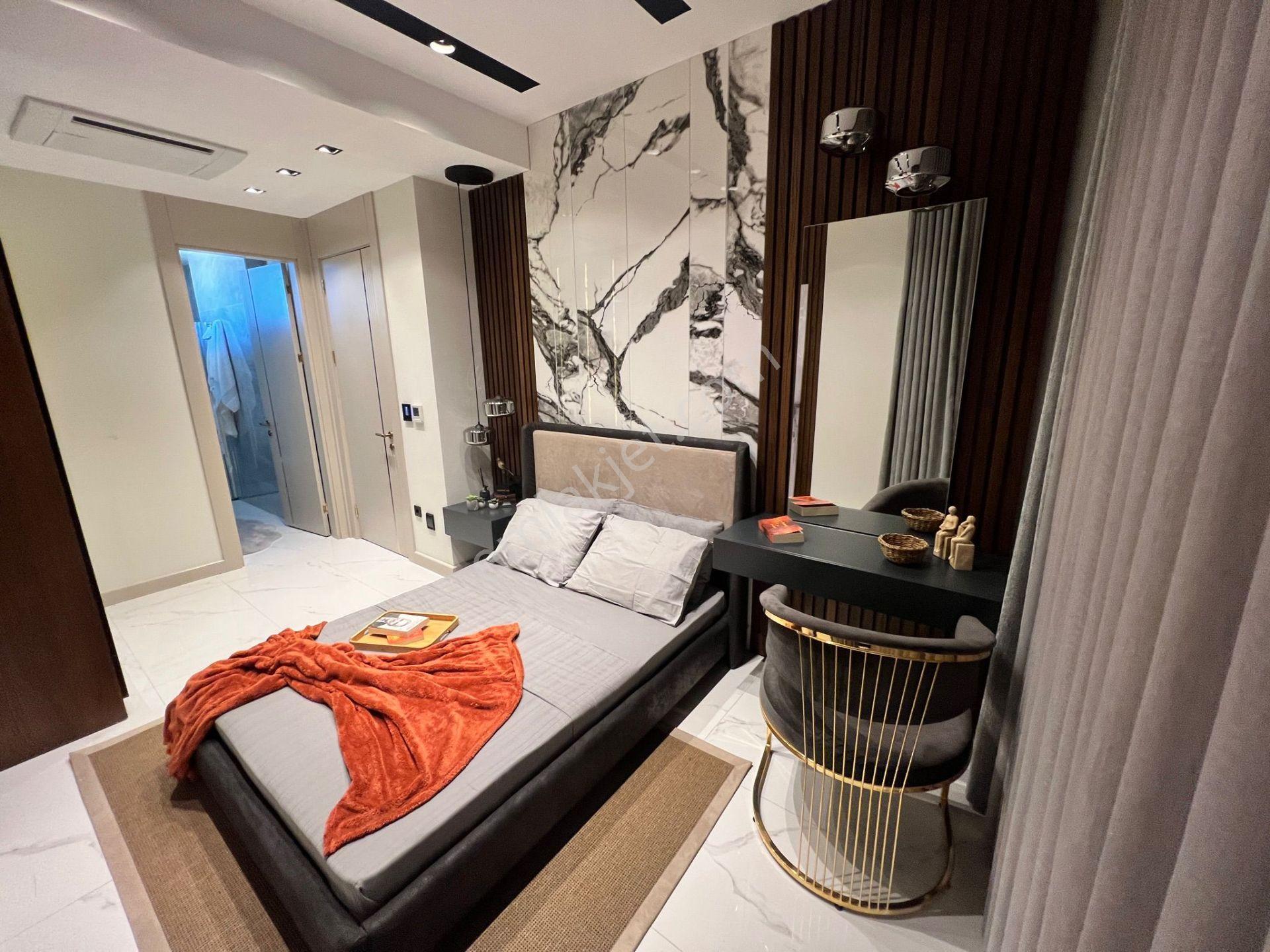 Kuşadası Soğucak'ta Deniz Manzaralı 4+1 Villa - Görsel 14
