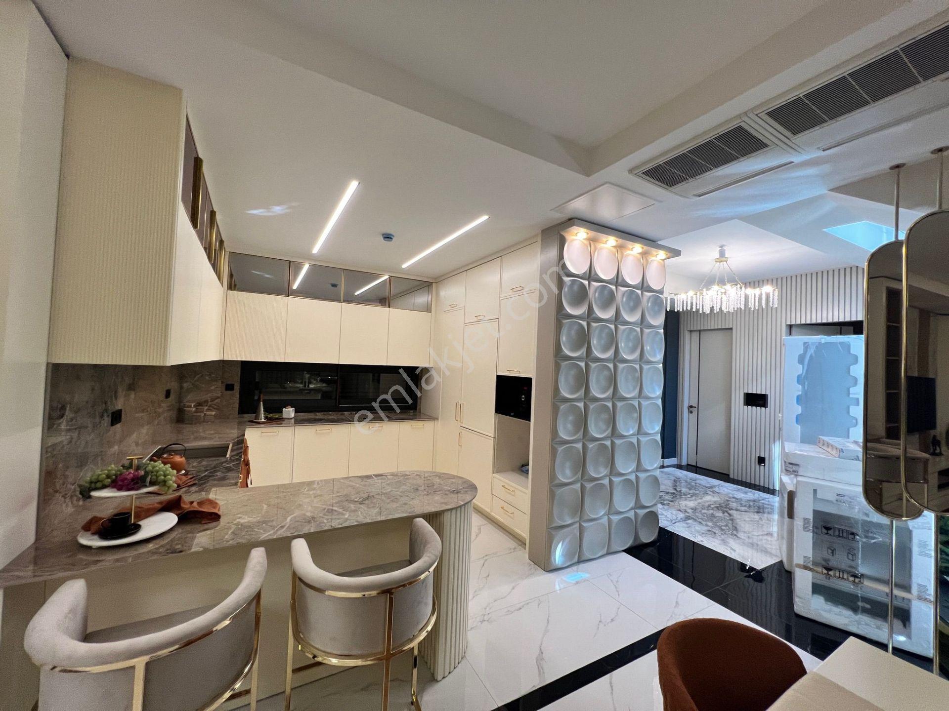 Kuşadası Soğucak'ta Deniz Manzaralı 4+1 Villa - Görsel 13