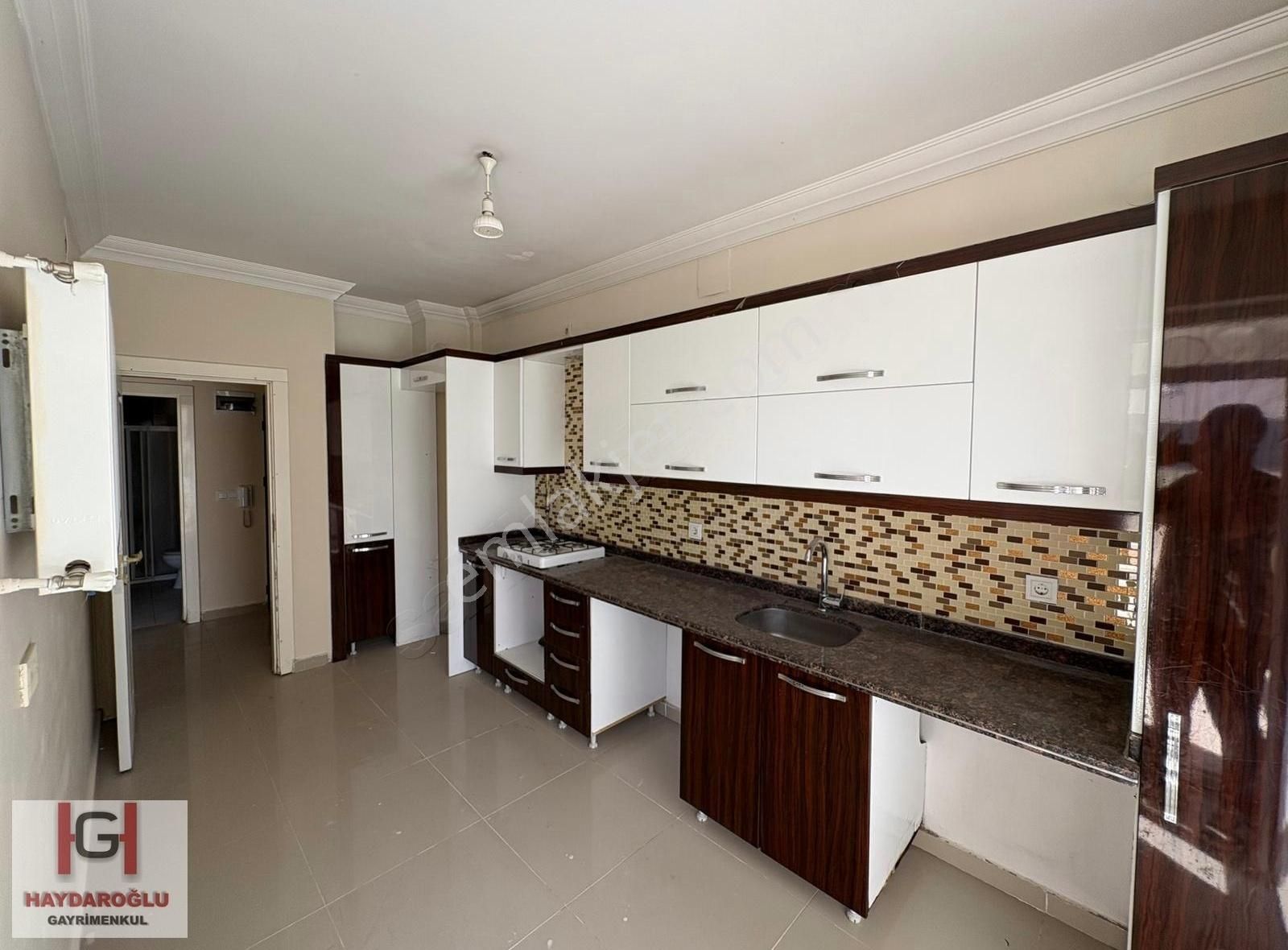 23 Nisan Mah'de Kiralık Arakat Bakımlı 2+1 Daire