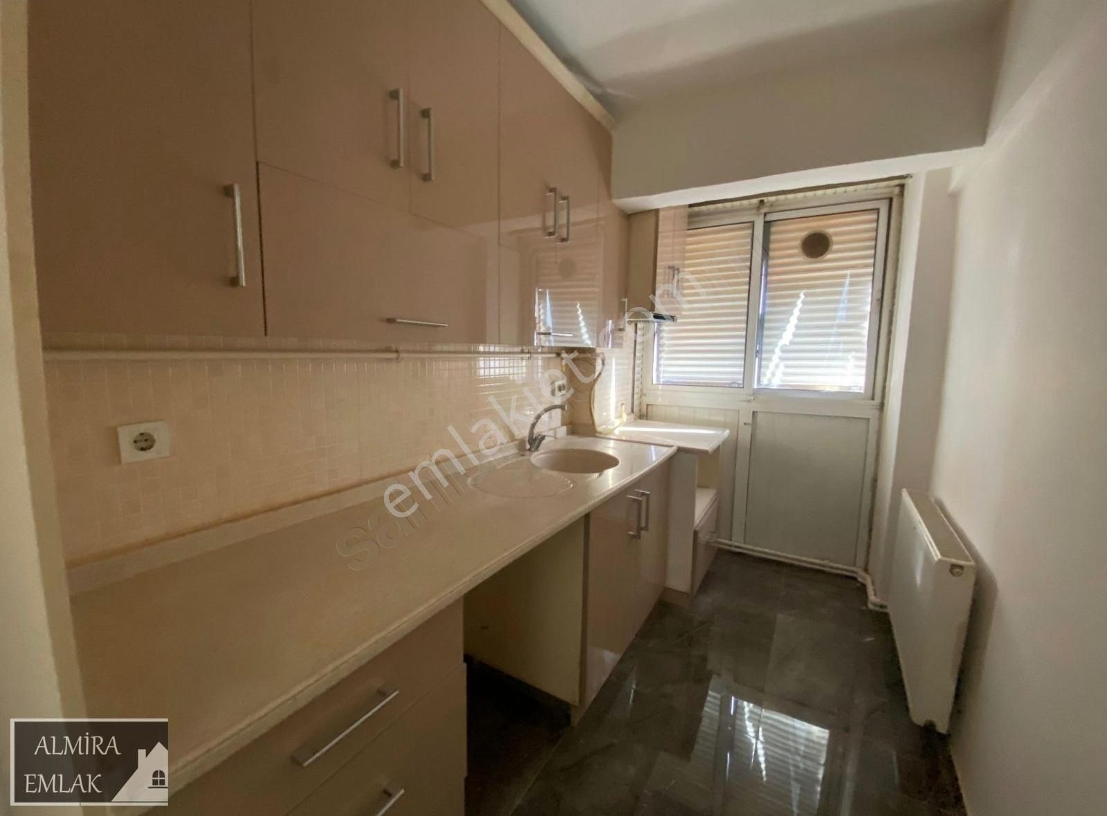 Yeşilyurt Merkez De 3+1 Son Kat Doğalgazlı Bakımlı Satılık Daire