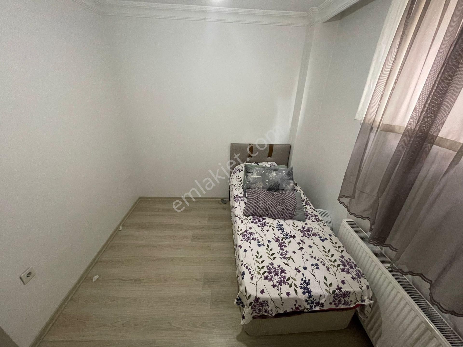 B.evler Siyavuşpaşa Caddesine Yakın 1+1 Giriş 2014 Yapımı Eşyalı - Görsel 14