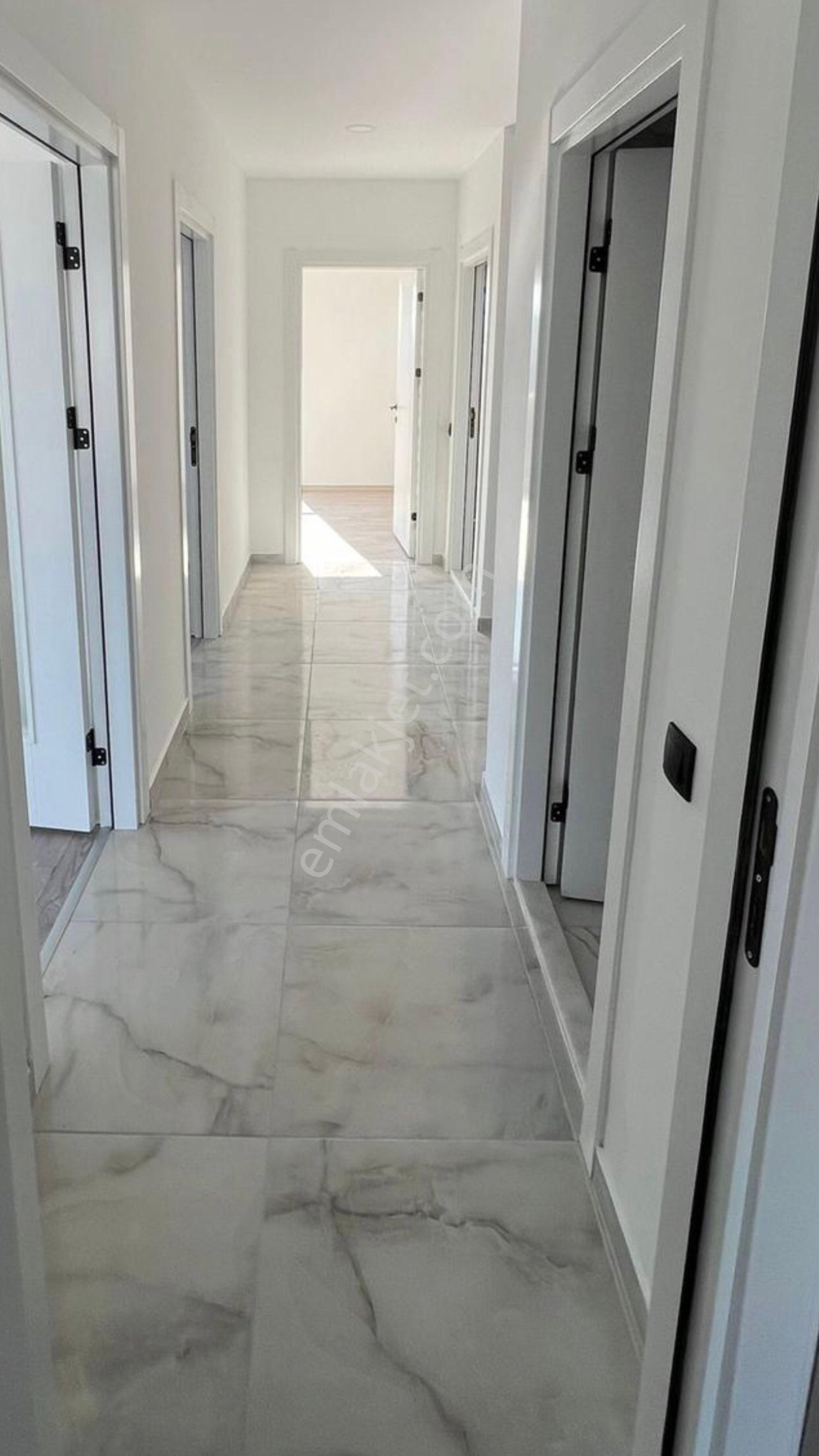 Antalya Kepez Varsak Ayanoğlu Mh De 2+1 Yüzme Havuzlu Satılık Lüks Giriş Katı